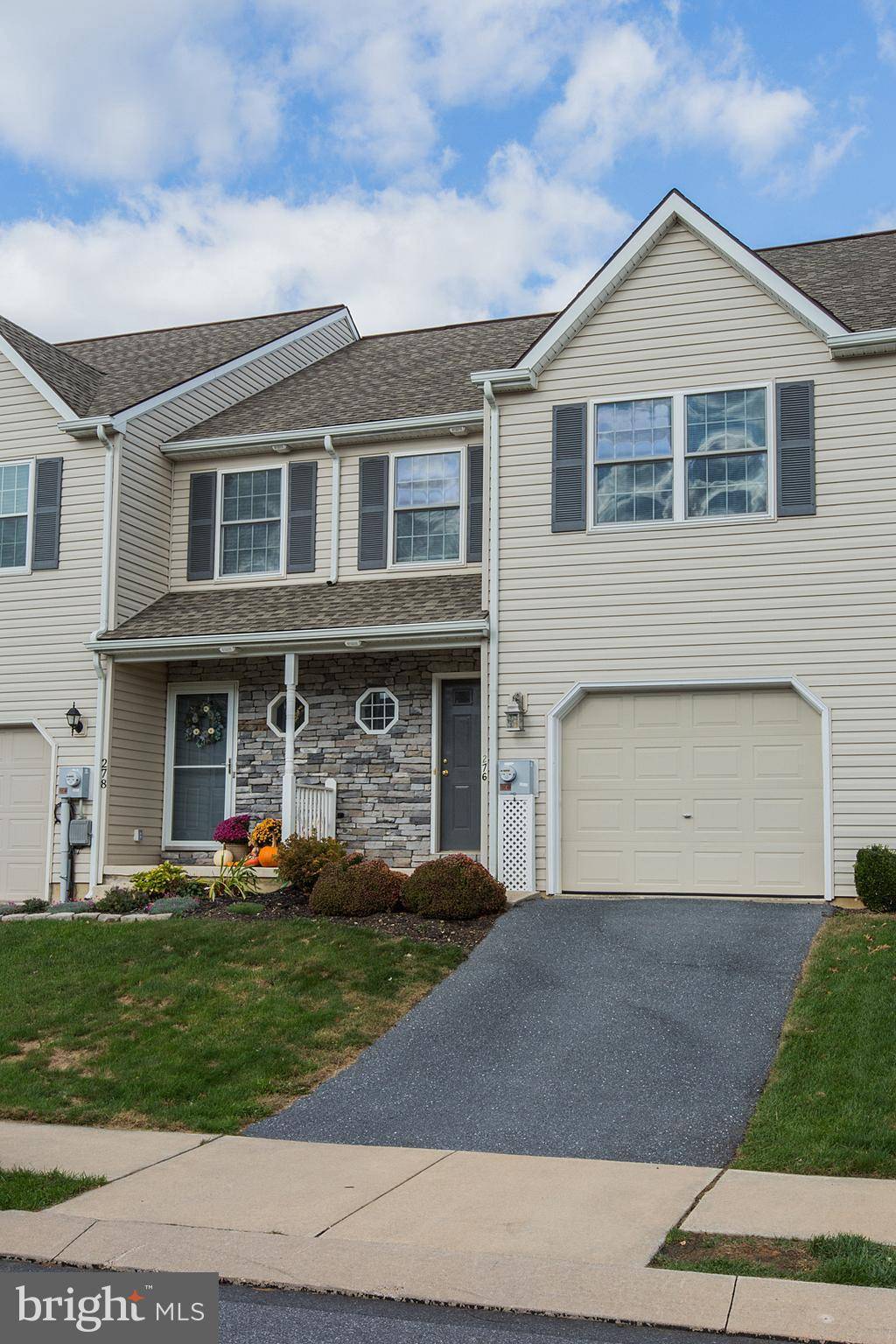 Manheim, PA 17545,276 CEDAR HOLW