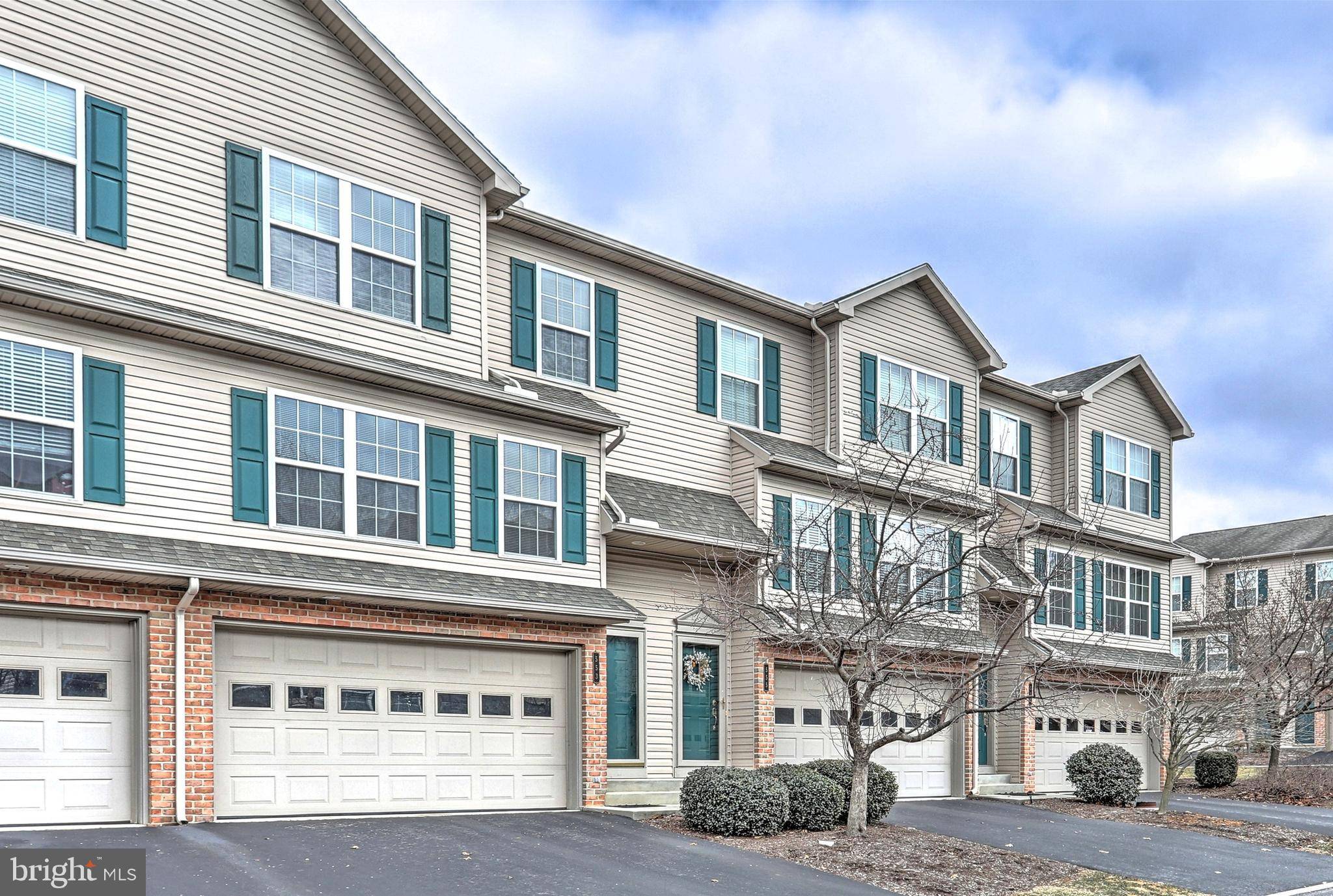 Mechanicsburg, PA 17055,553 MEADOW CROFT CIR