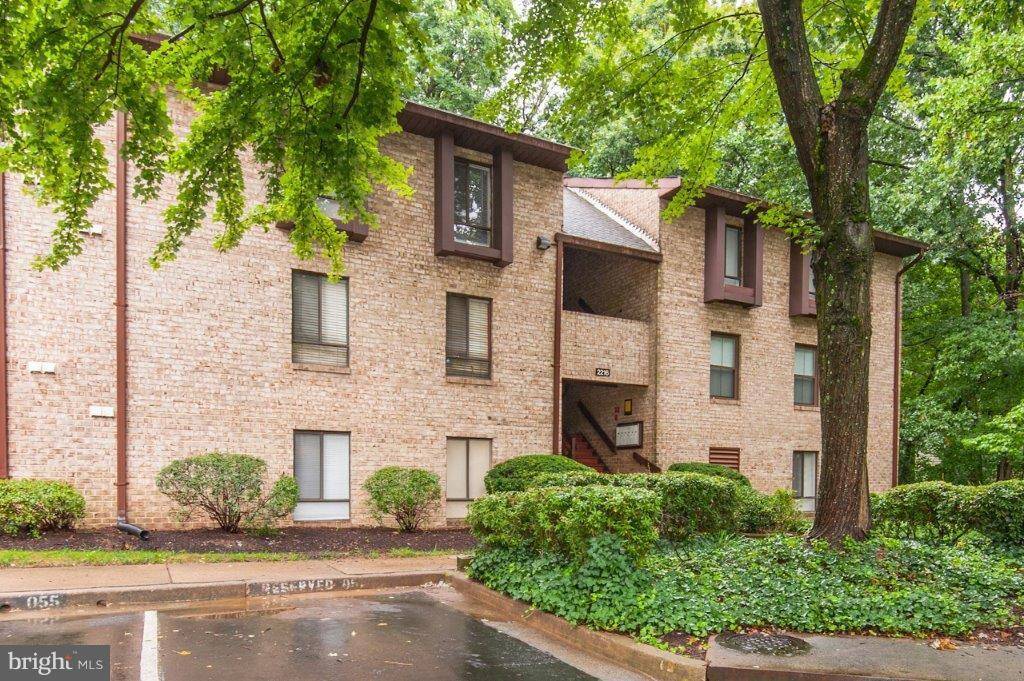 Reston, VA 20191,2216 CASTLE ROCK SQ #2B