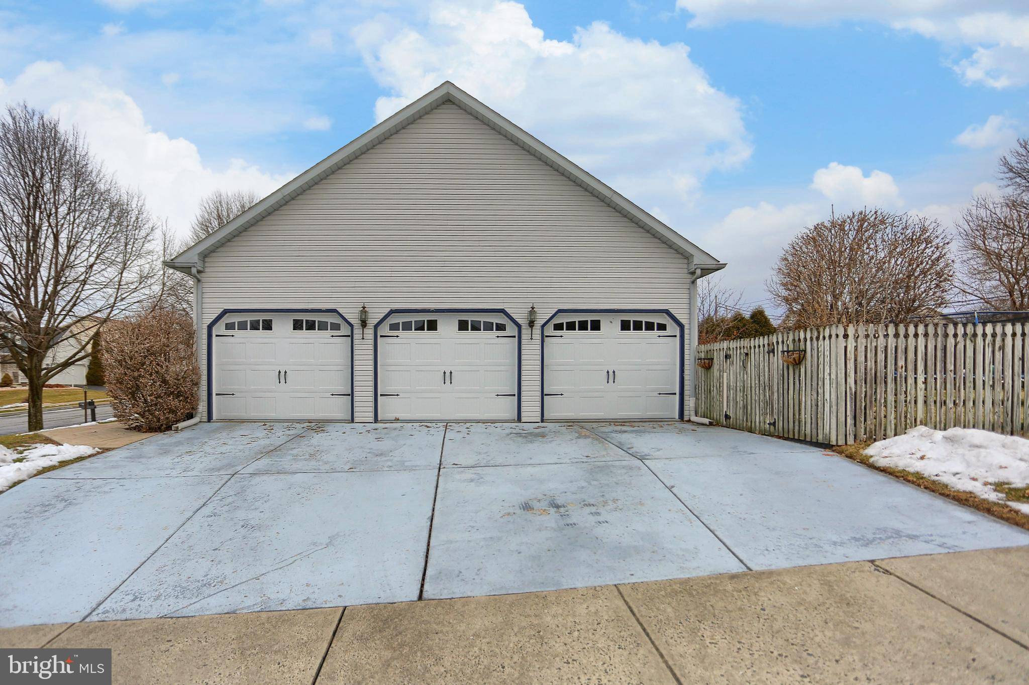 Mechanicsburg, PA 17055,2132 CANTERBURY DR