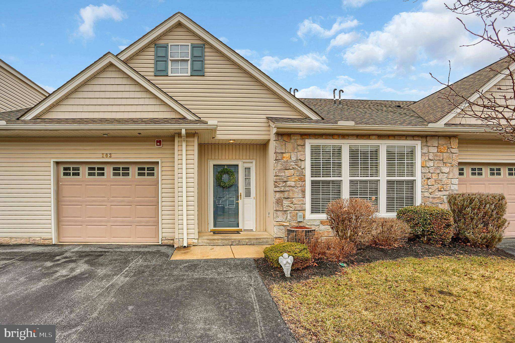 Stewartstown, PA 17363,203 CRESTVIEW LN