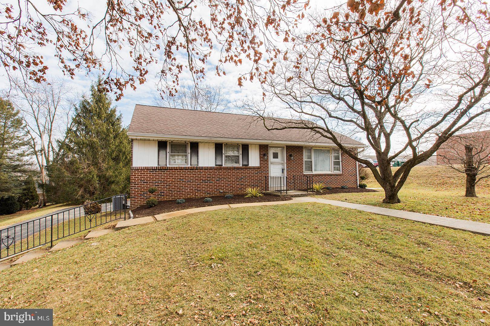 Lancaster, PA 17602,11 HIGHLAND DR