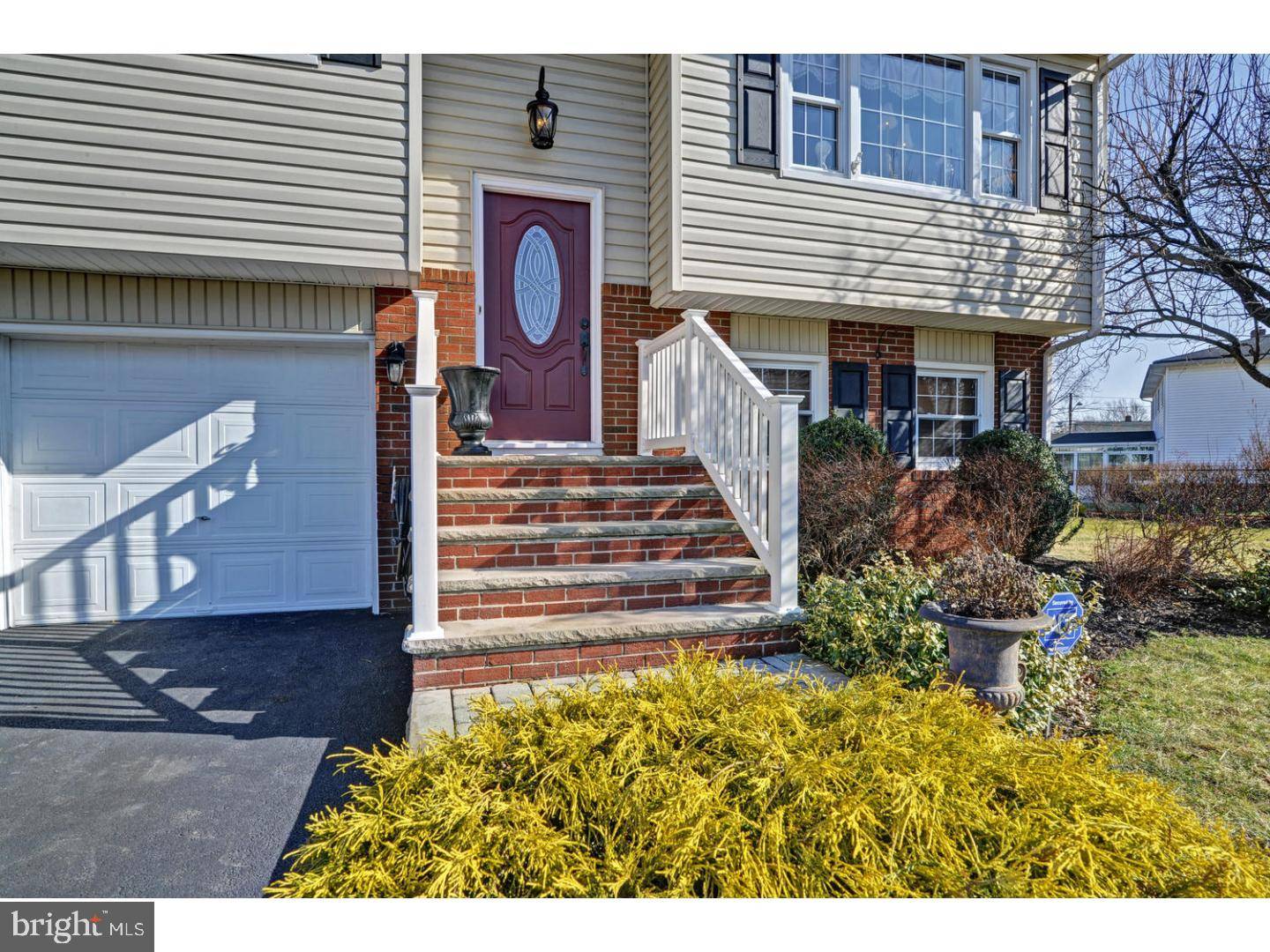 Hamilton Square, NJ 08690,14 WISTERIA LN