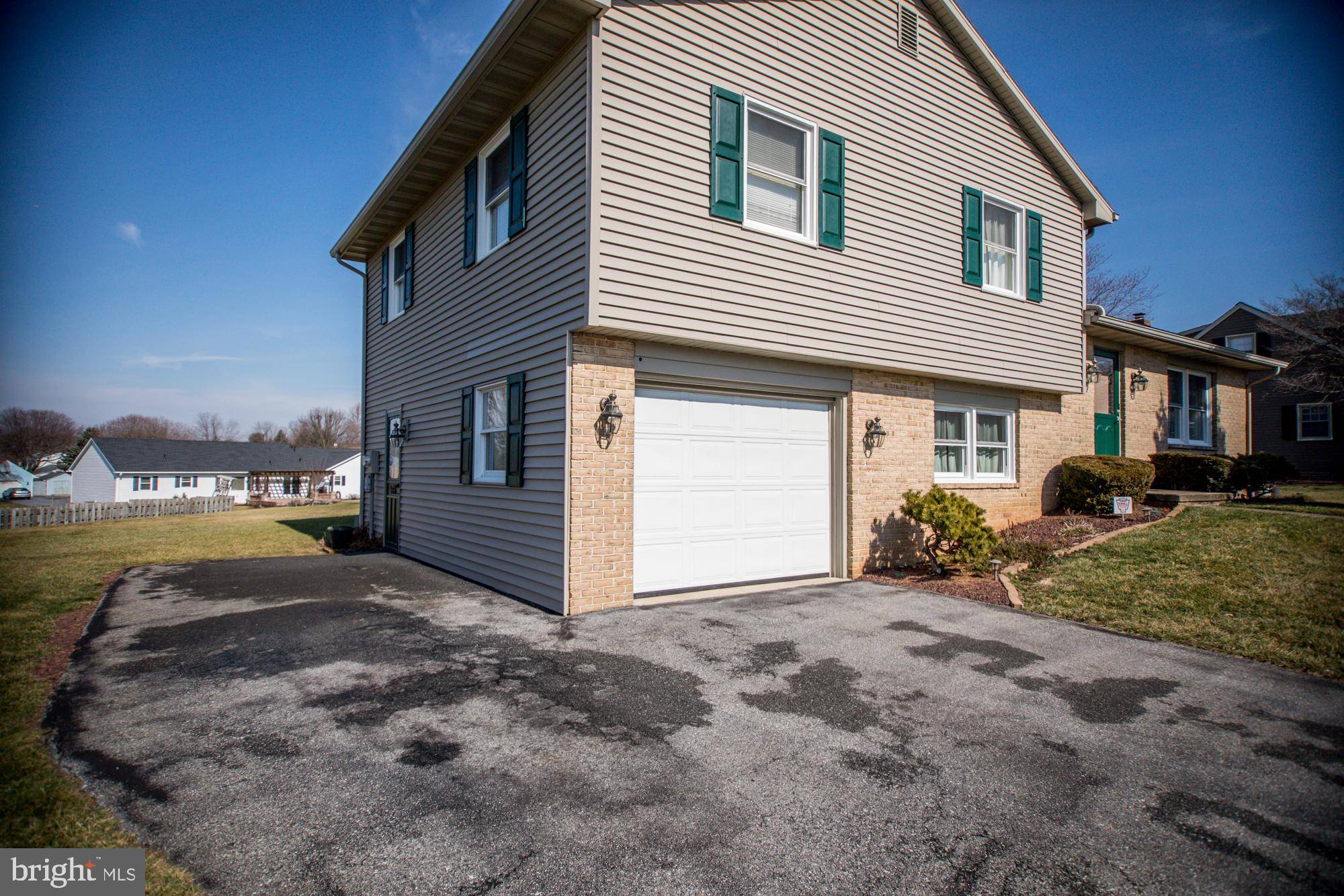 Lancaster, PA 17602,2451 ELLENDALE DR