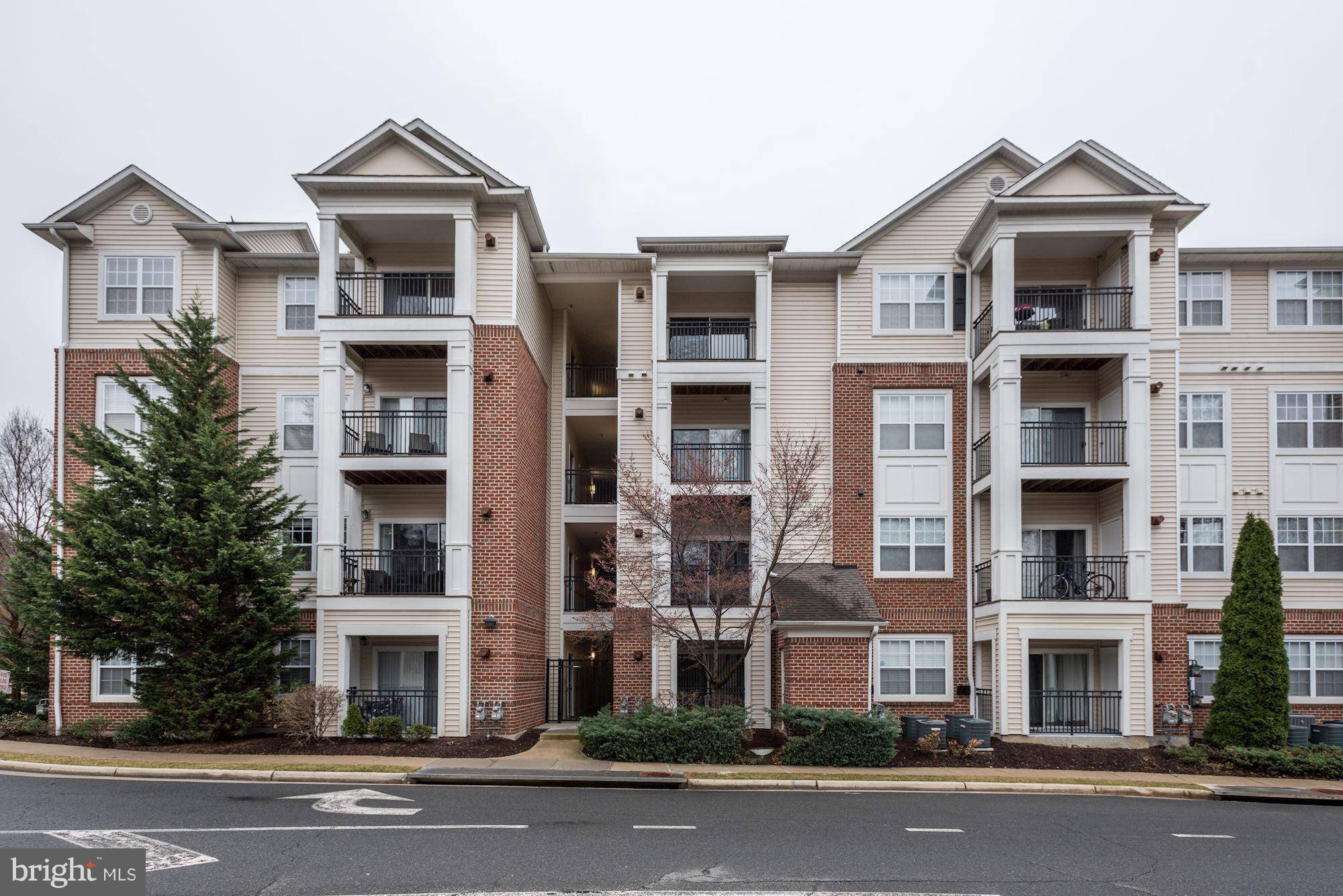 Herndon, VA 20171,12953 CENTRE PARK CIR #220