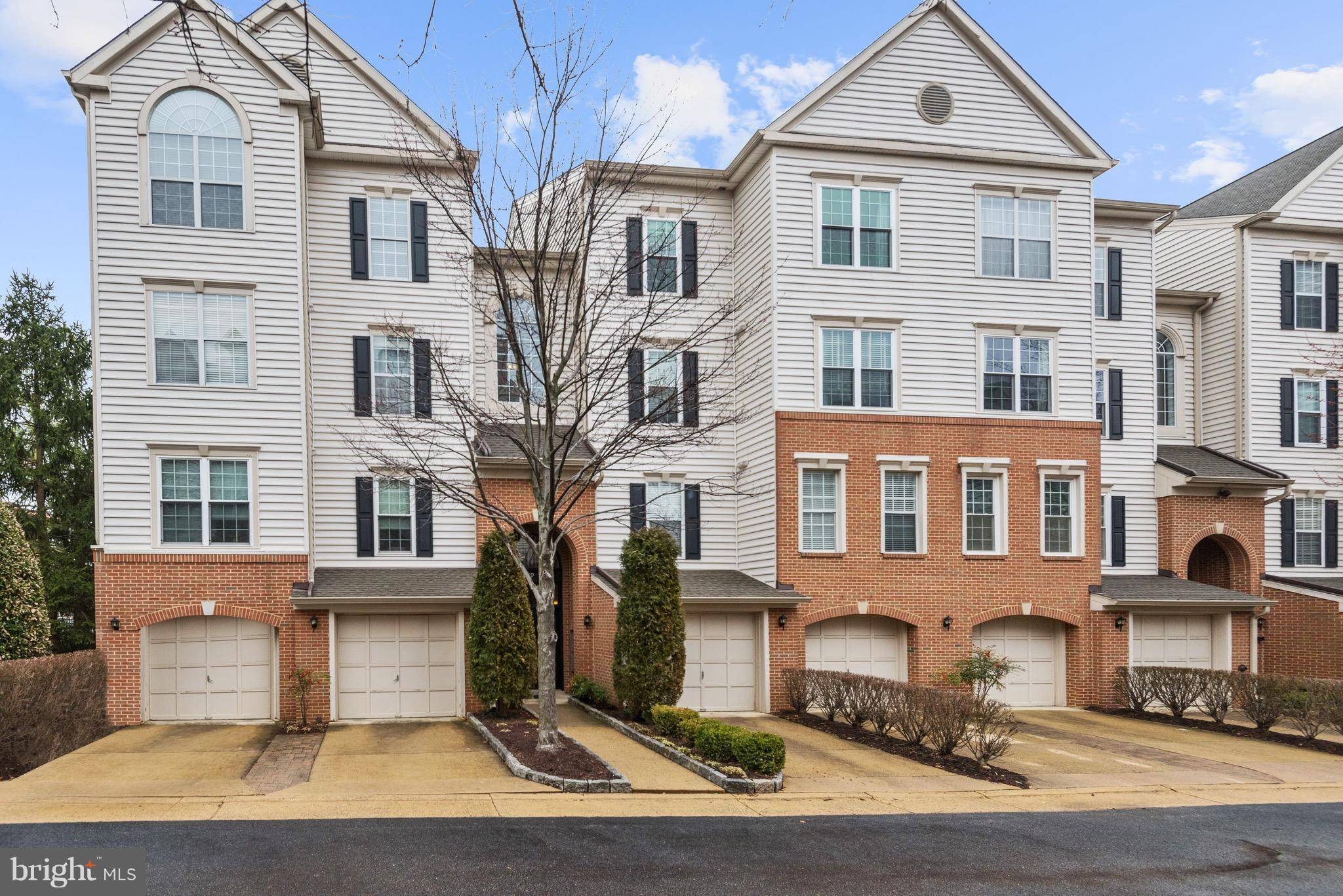 Alexandria, VA 22311,4689 LAWTON WAY #302