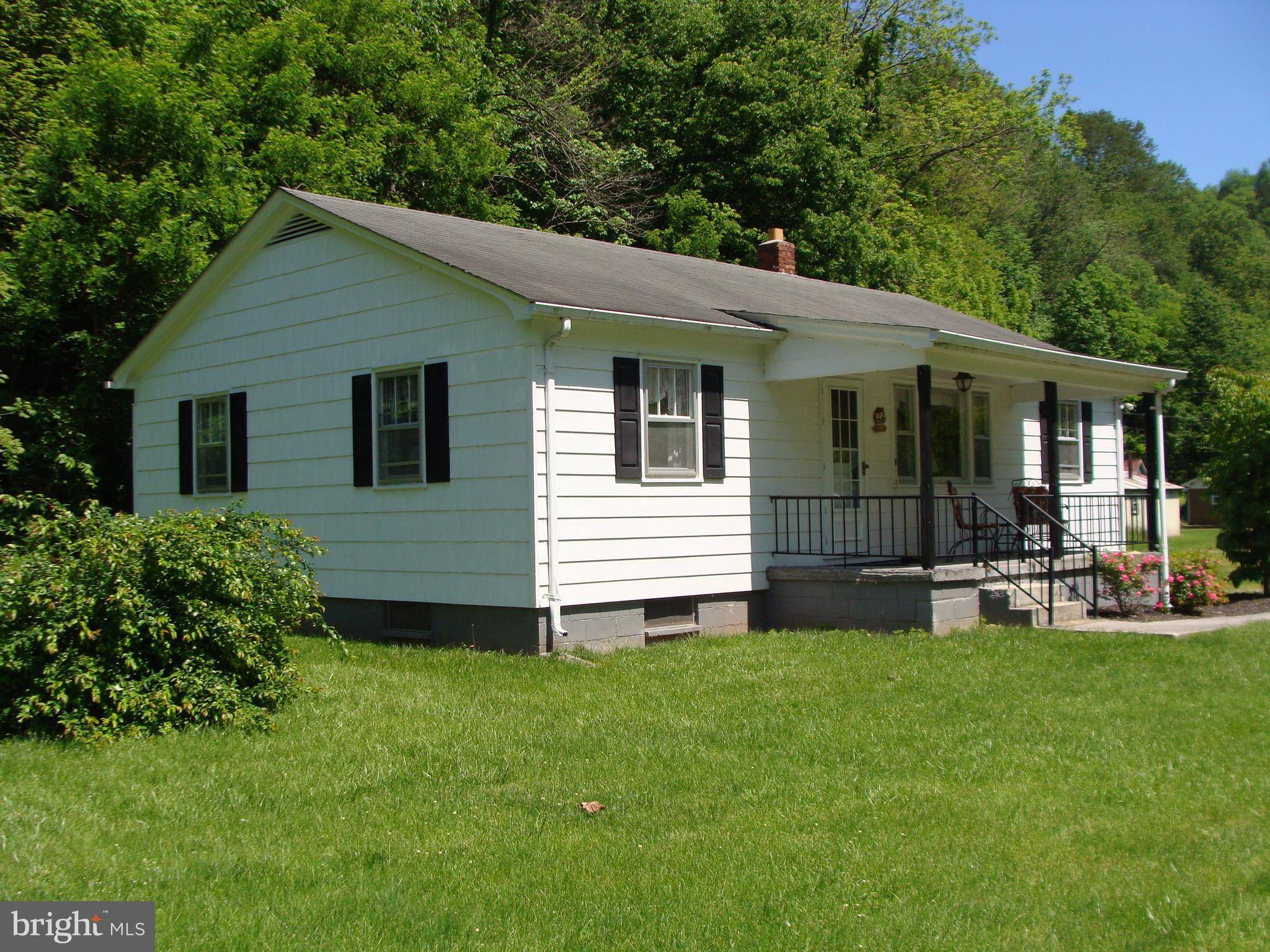 Cabins, WV 26855,8510 NORTH FORK HIGHWAY RT 28/55