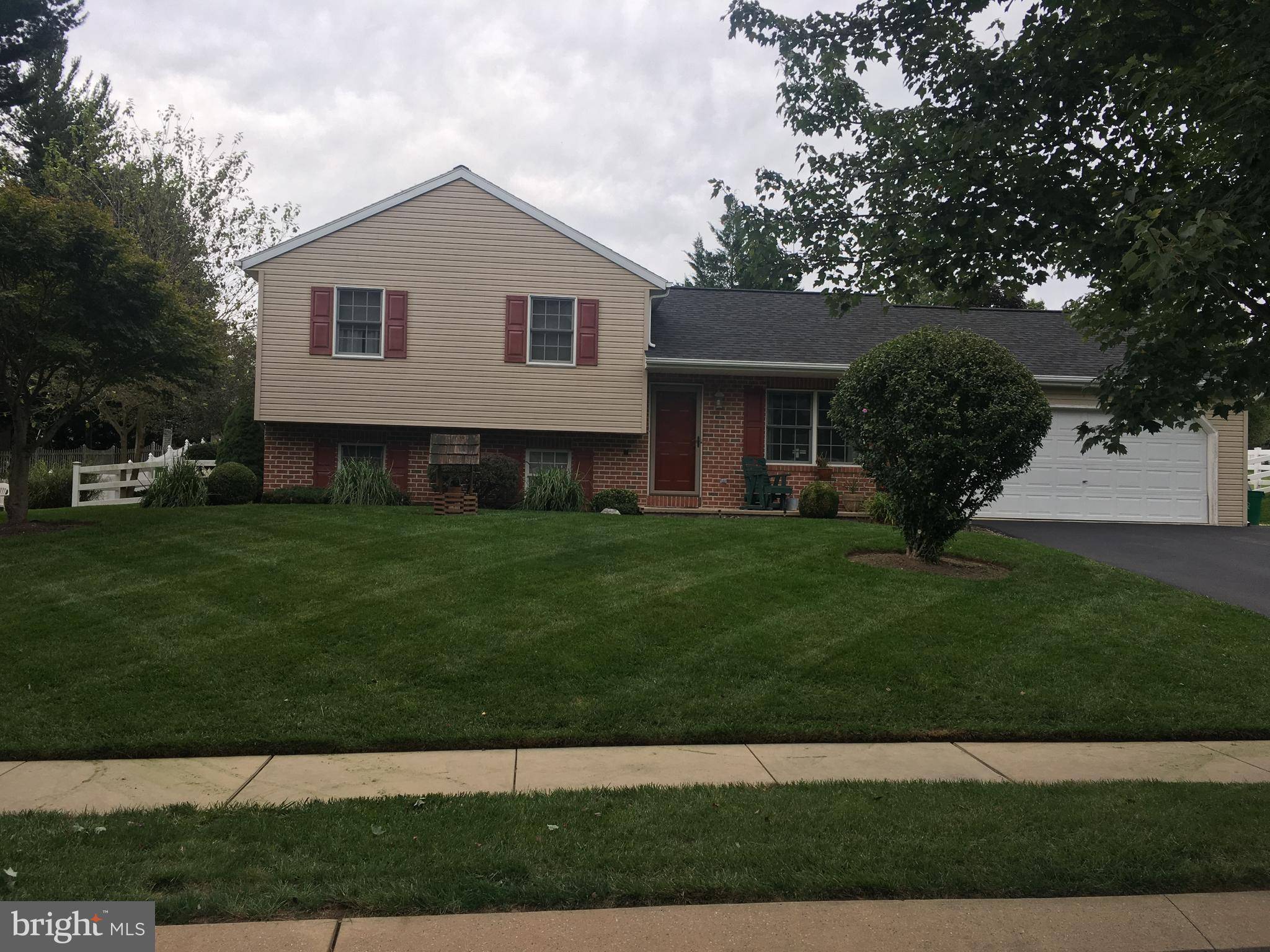 Lancaster, PA 17602,317 HOLLY LN