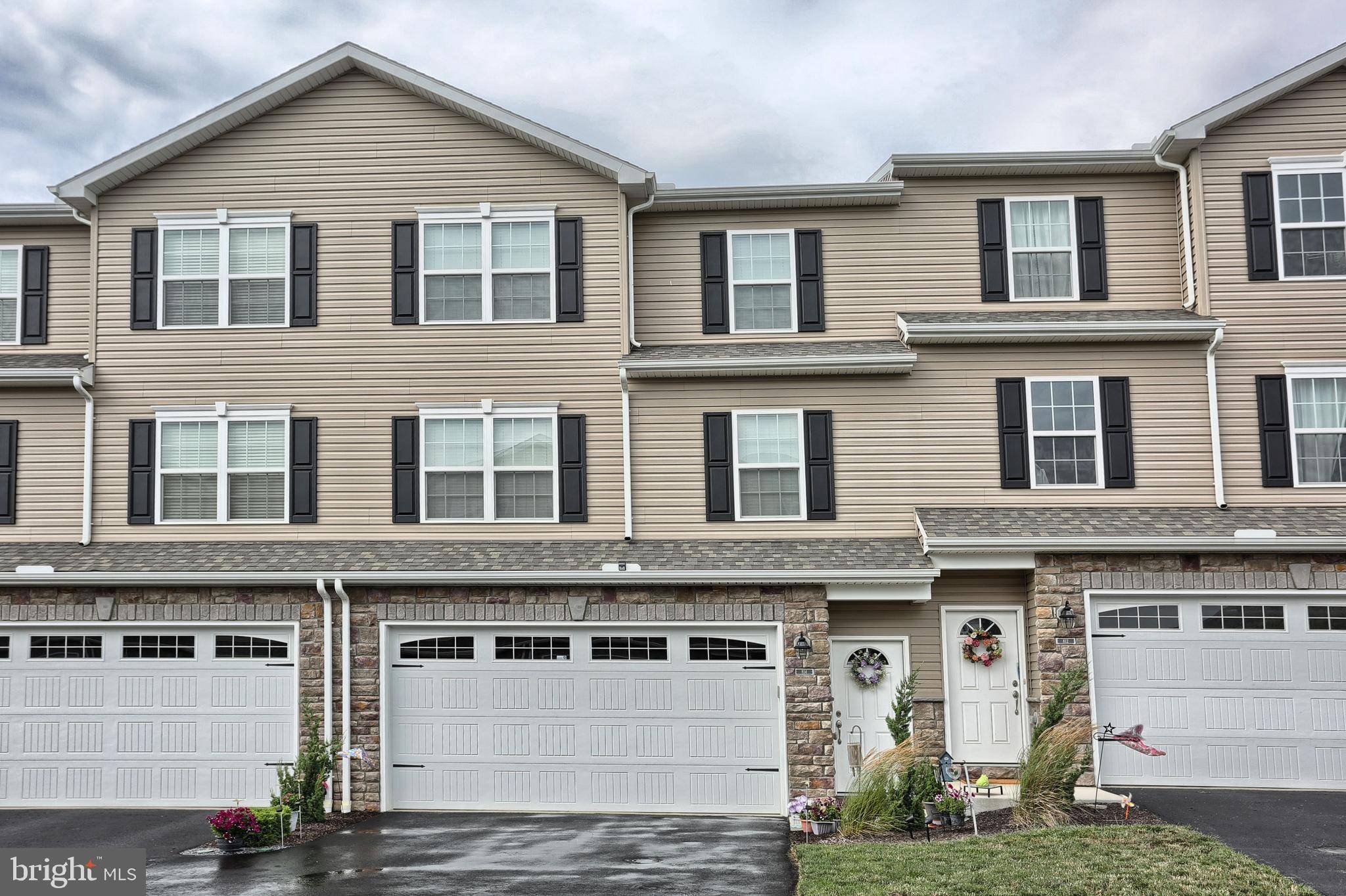 Mechanicsburg, PA 17055,814 SPRING ROCK CT