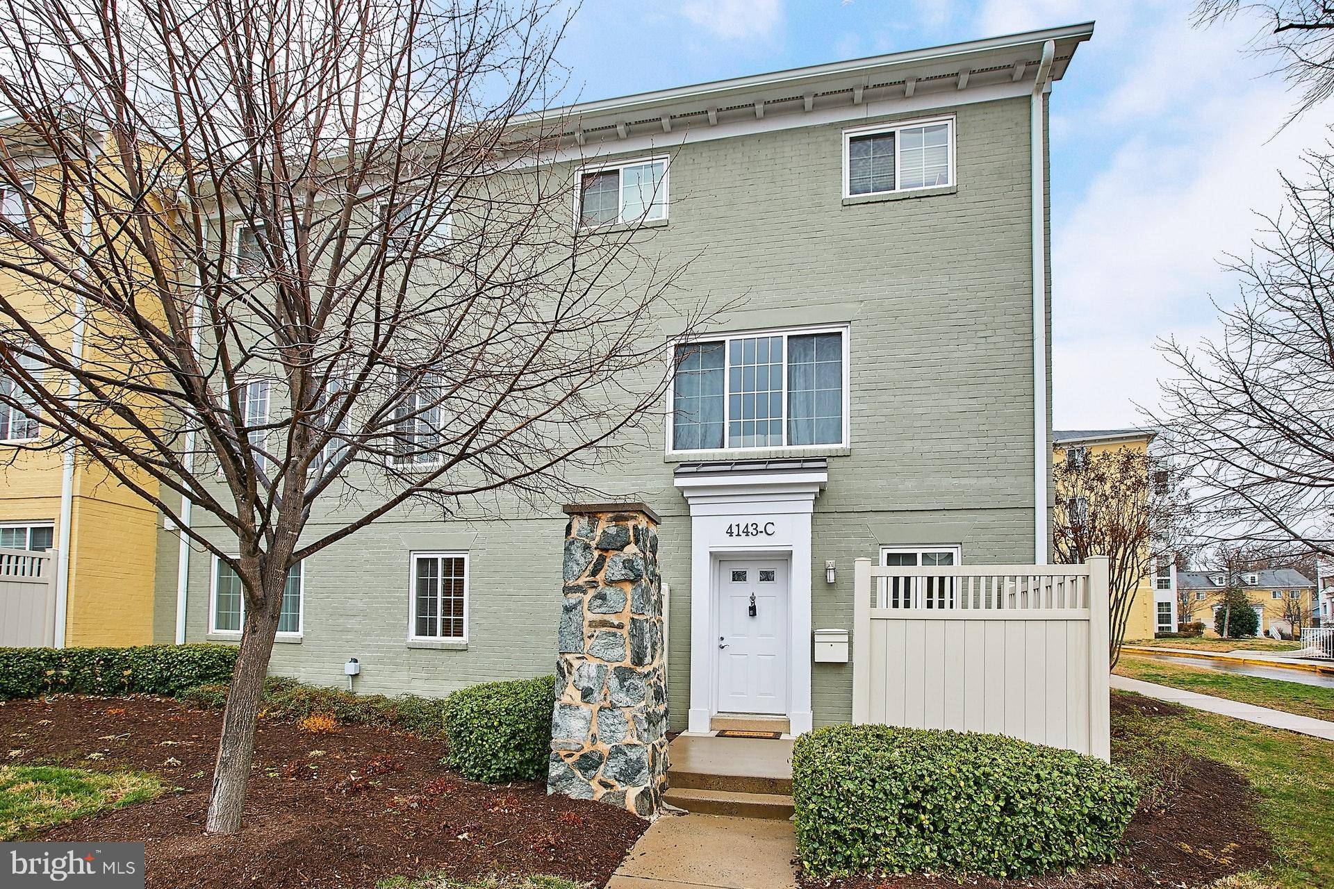 Arlington, VA 22204,4143 FOUR MILE RUN DR #C