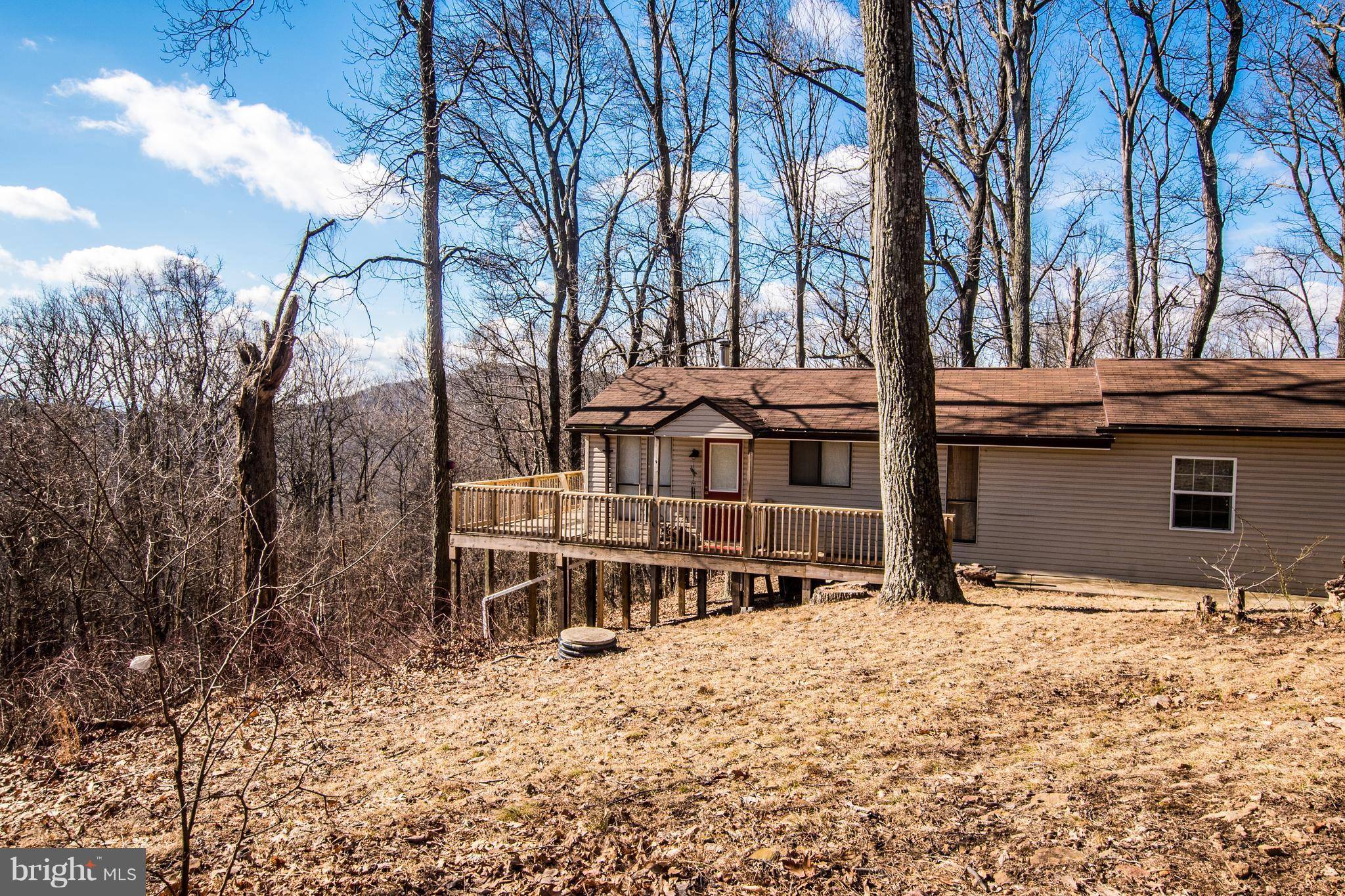 Hedgesville, WV 25427,384 TRAPPER RDG