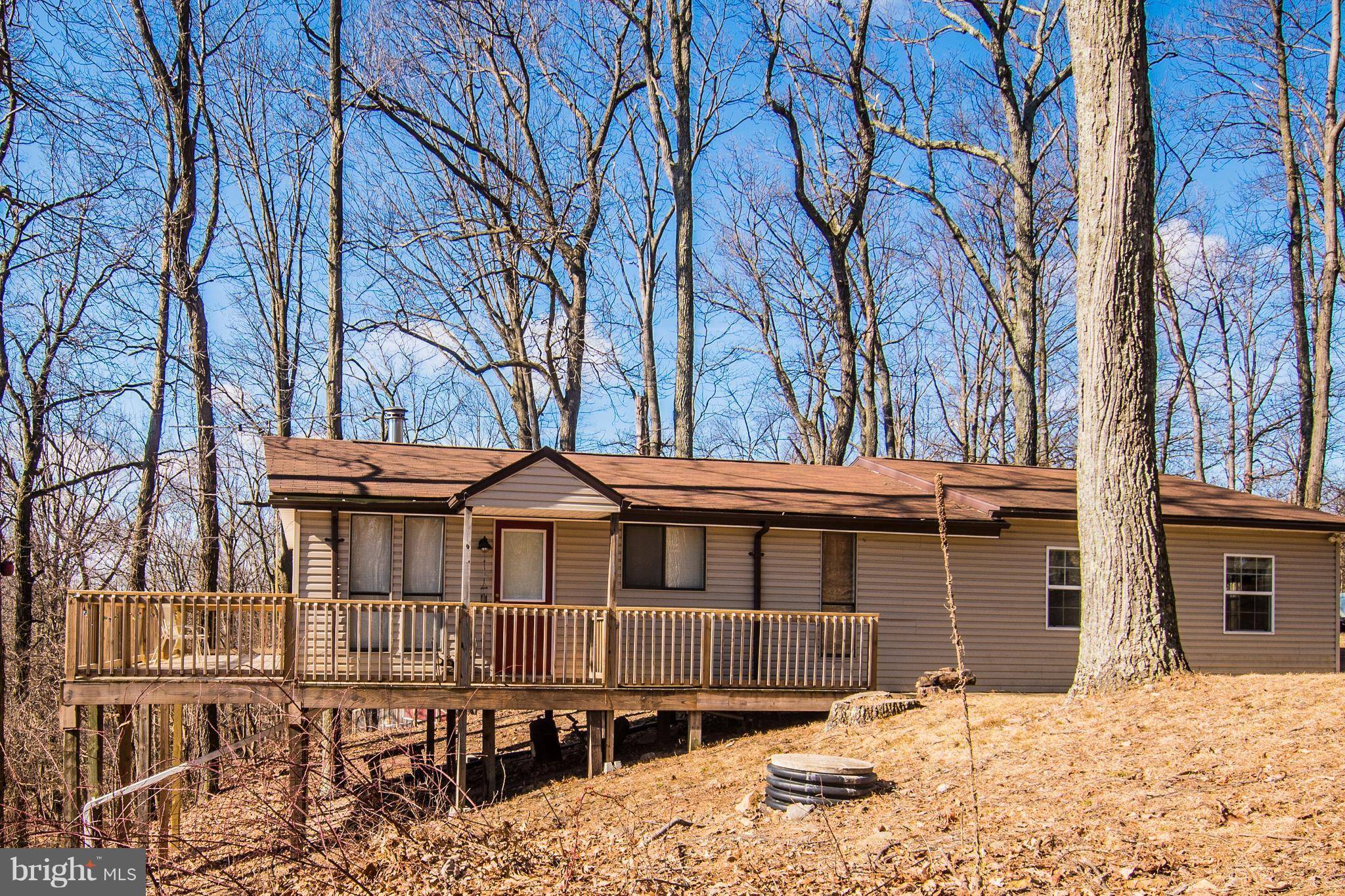 Hedgesville, WV 25427,384 TRAPPER RDG