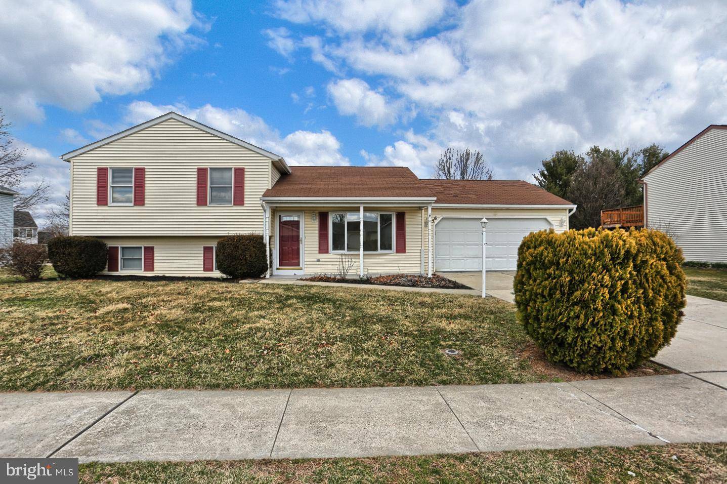 Mechanicsburg, PA 17050,56 HONEYSUCKLE DR