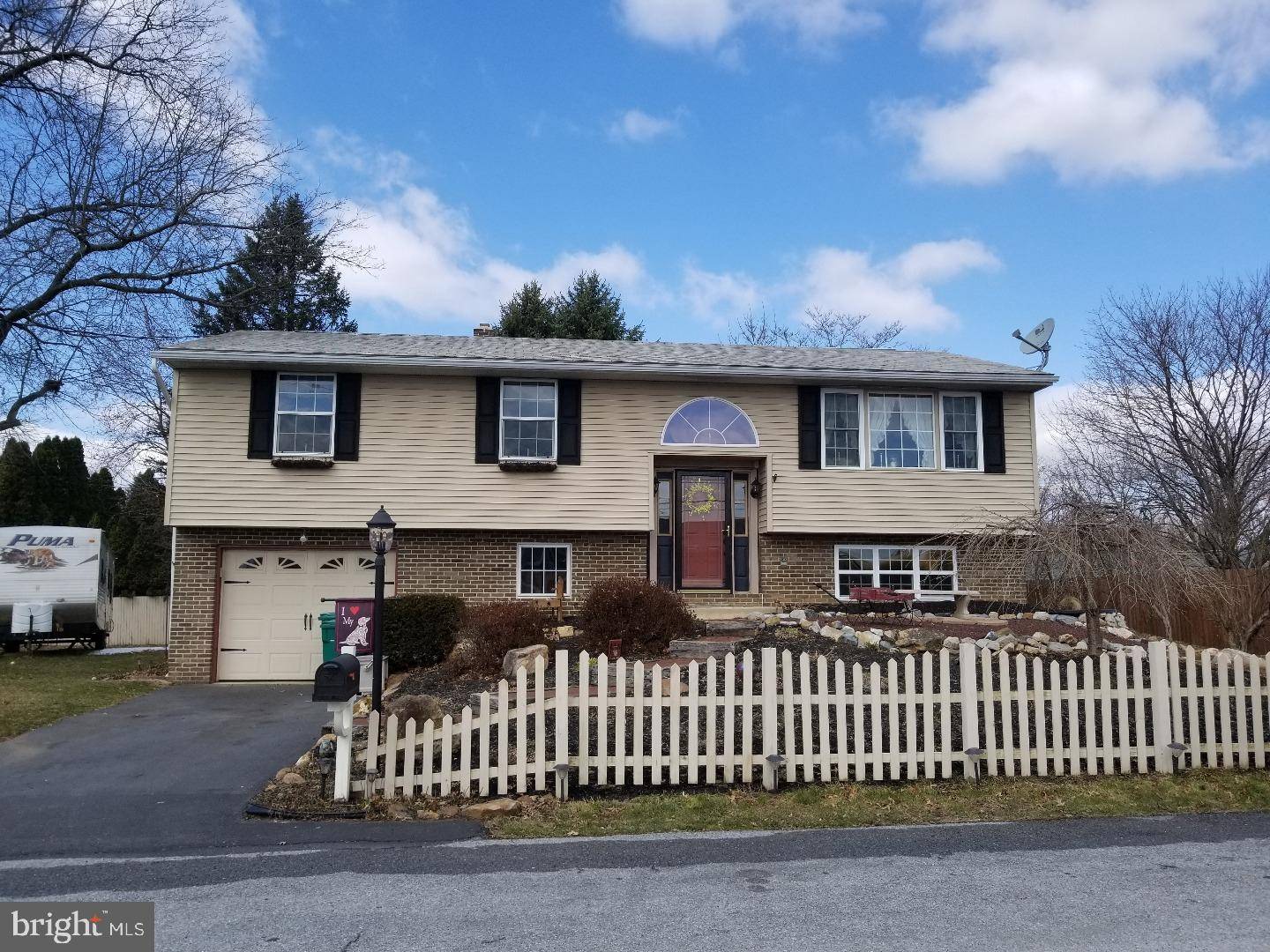 Oley, PA 19547,8 CHERRY LN