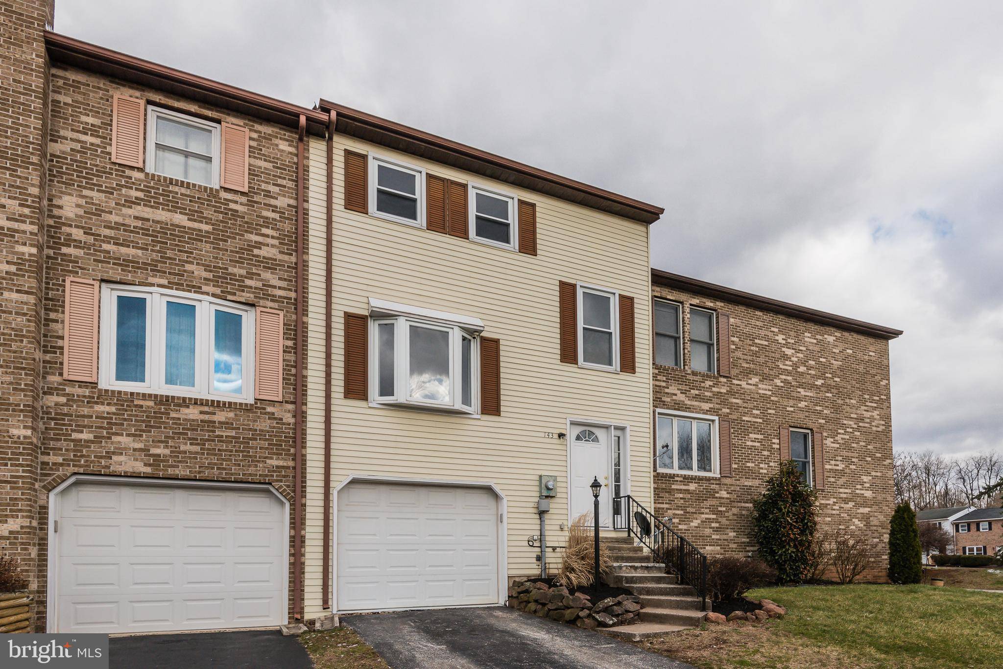 Etters, PA 17319,143 WHITE DOGWOOD DR