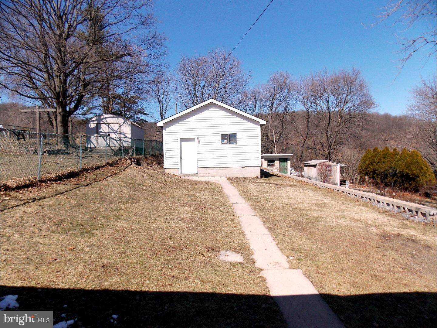 Lehighton, PA 18235,236 CARBON ST