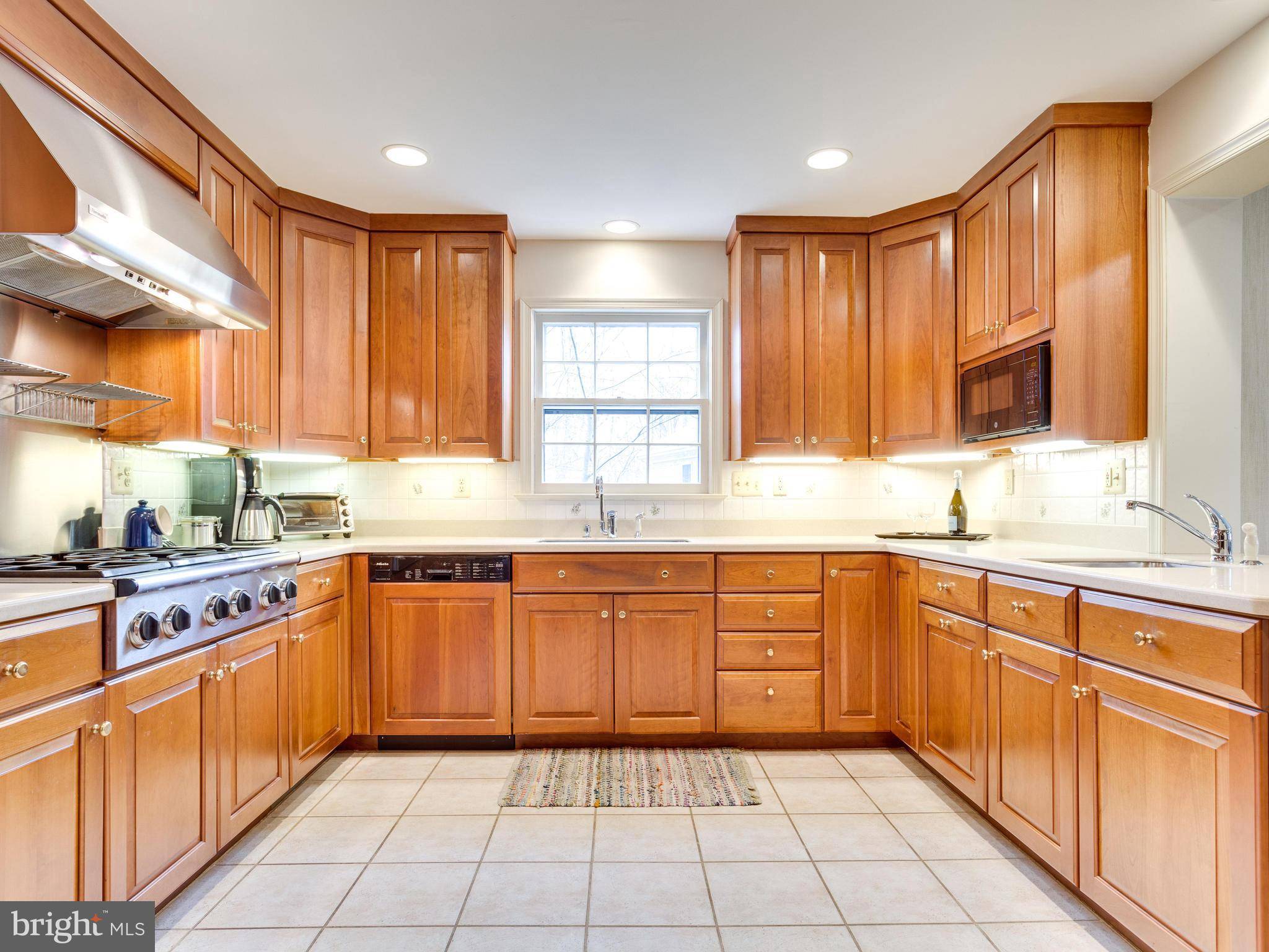 Mclean, VA 22101,5845 ASPEN WOOD CT