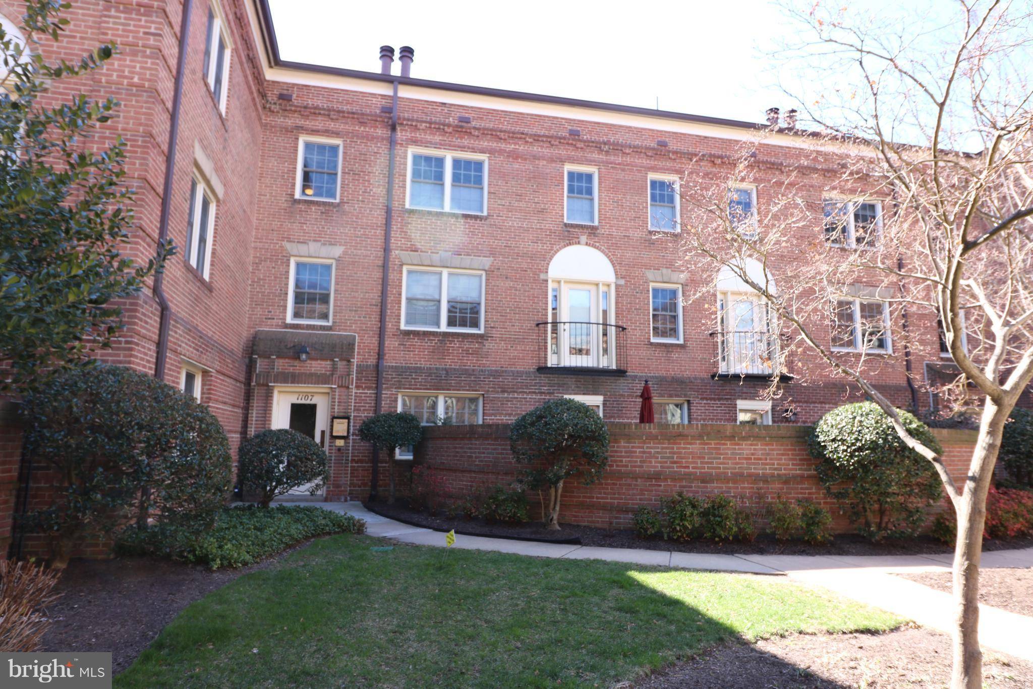 Alexandria, VA 22314,1107 PITT ST N #3B