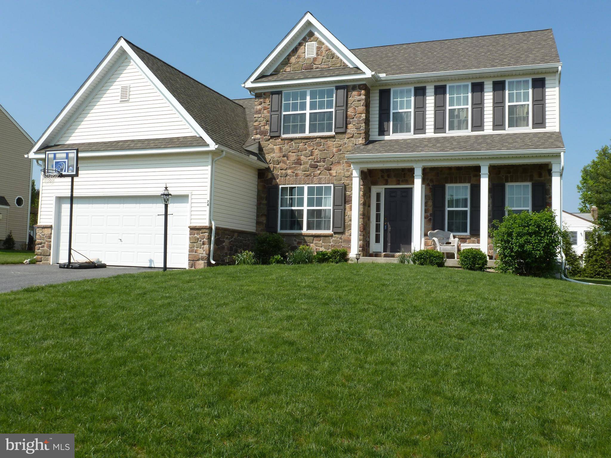 Leola, PA 17540,74 COUNTRY SIDE LN