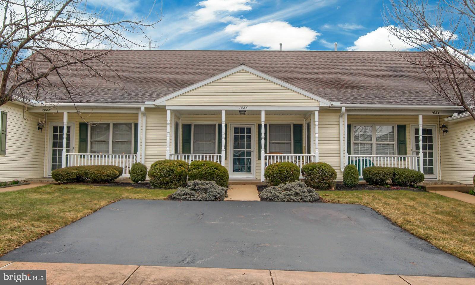 York, PA 17404,1086 VILLAGE WAY