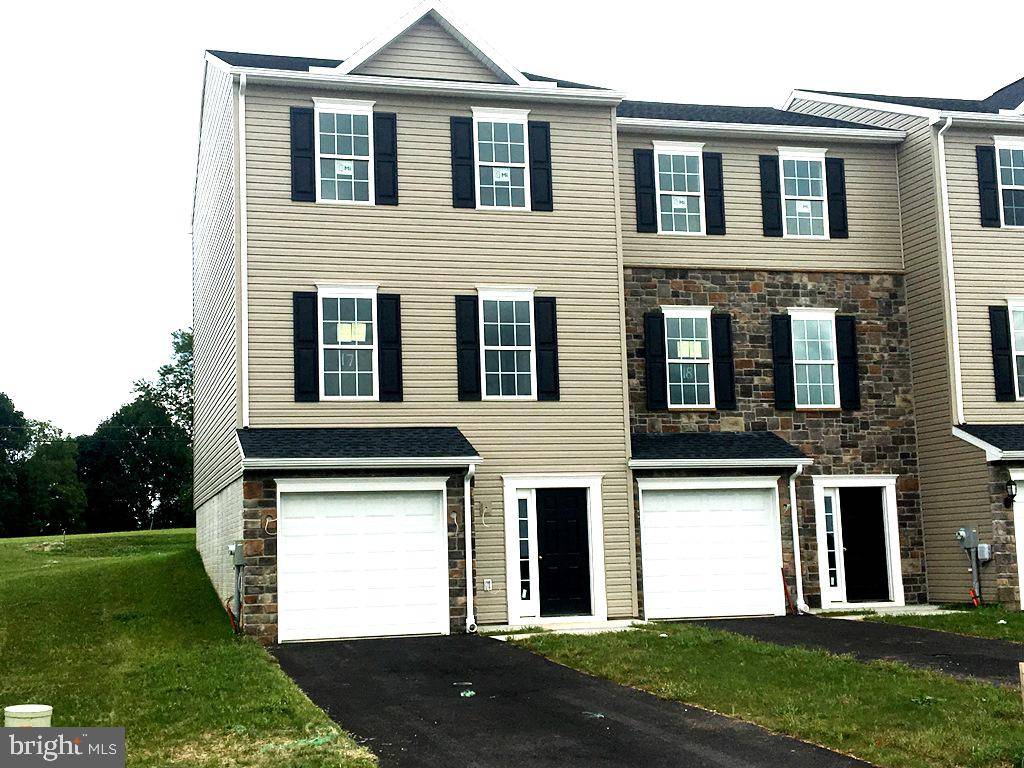 Hanover, PA 17331,42 HOLSTEIN DR #17