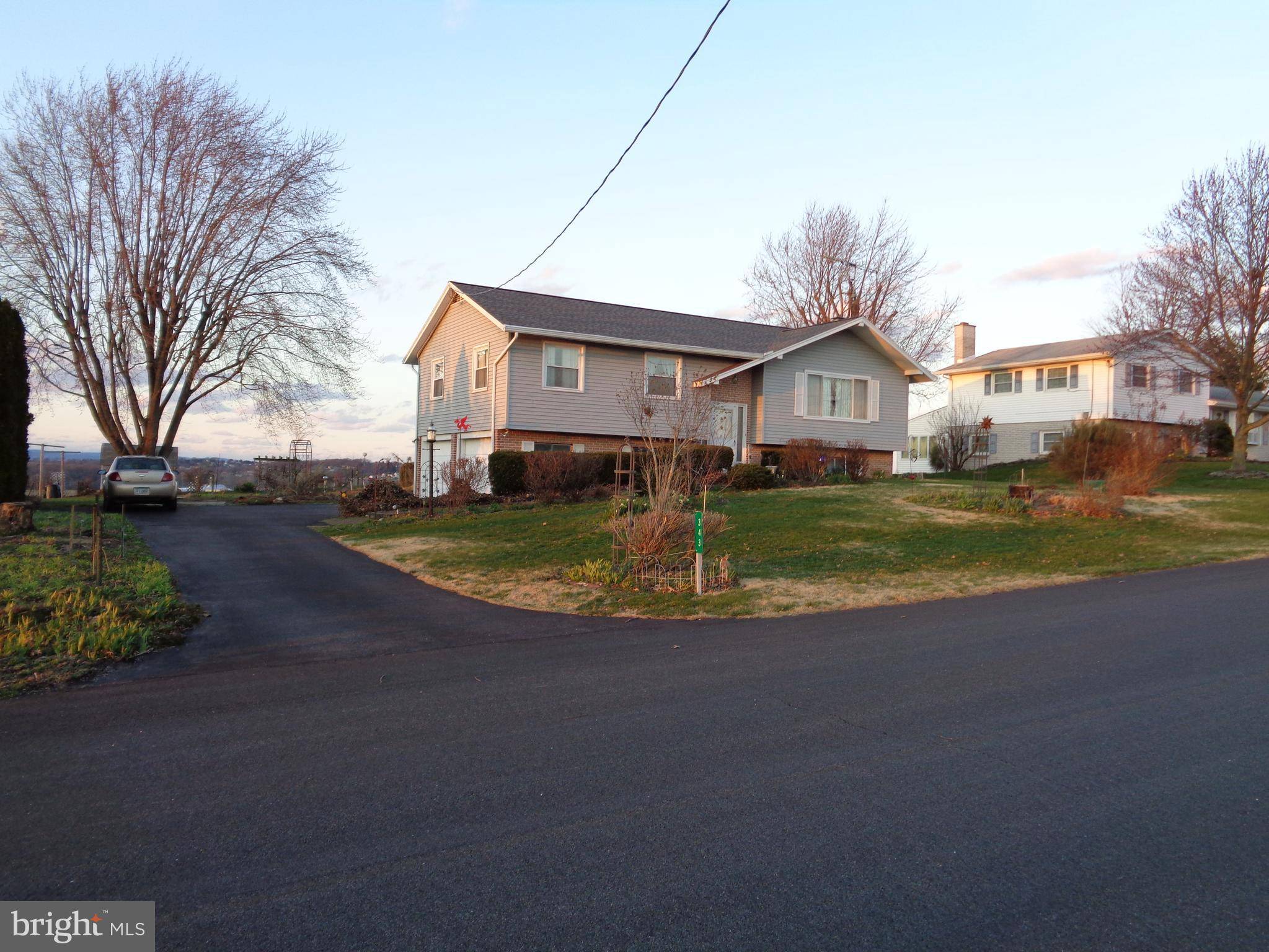 Ephrata, PA 17522,343 HILLTOP DRIVE