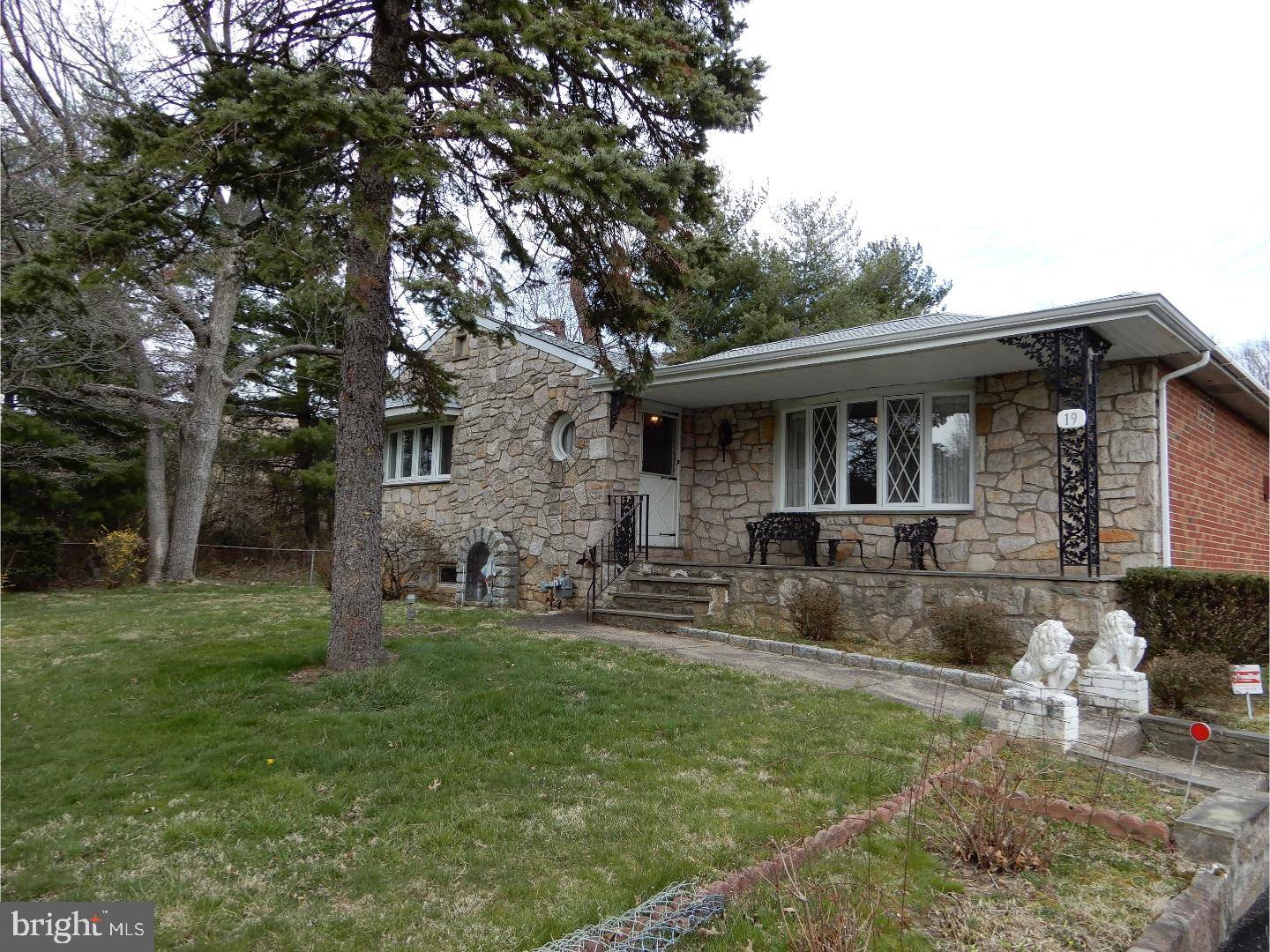 Huntingdon Valley, PA 19006,19 DOUGLAS DR