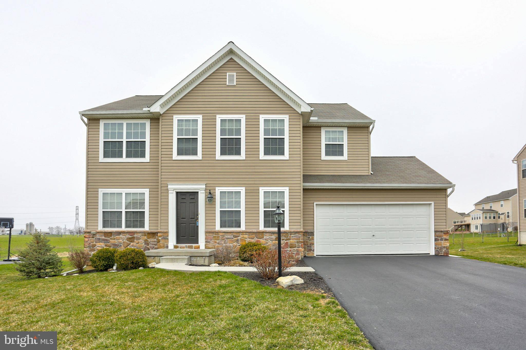 Leola, PA 17540,301 ORCHARD VIEW DR