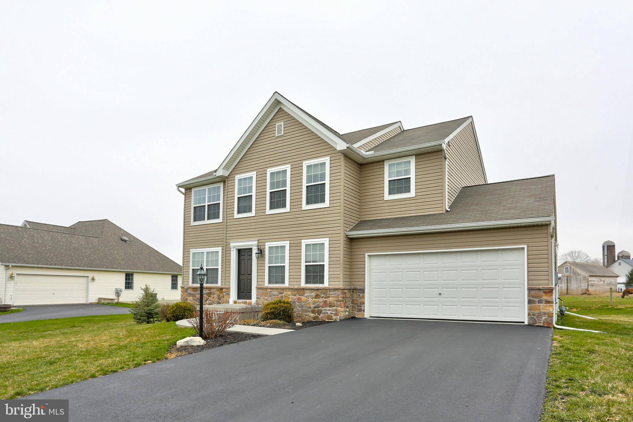 Leola, PA 17540,301 ORCHARD VIEW DR