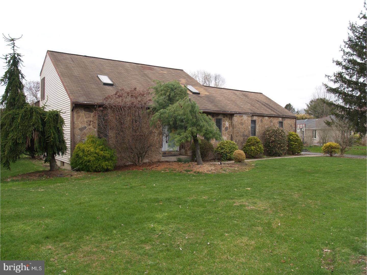 Lower Nazareth Twp, PA 18064,471 MANOR DR