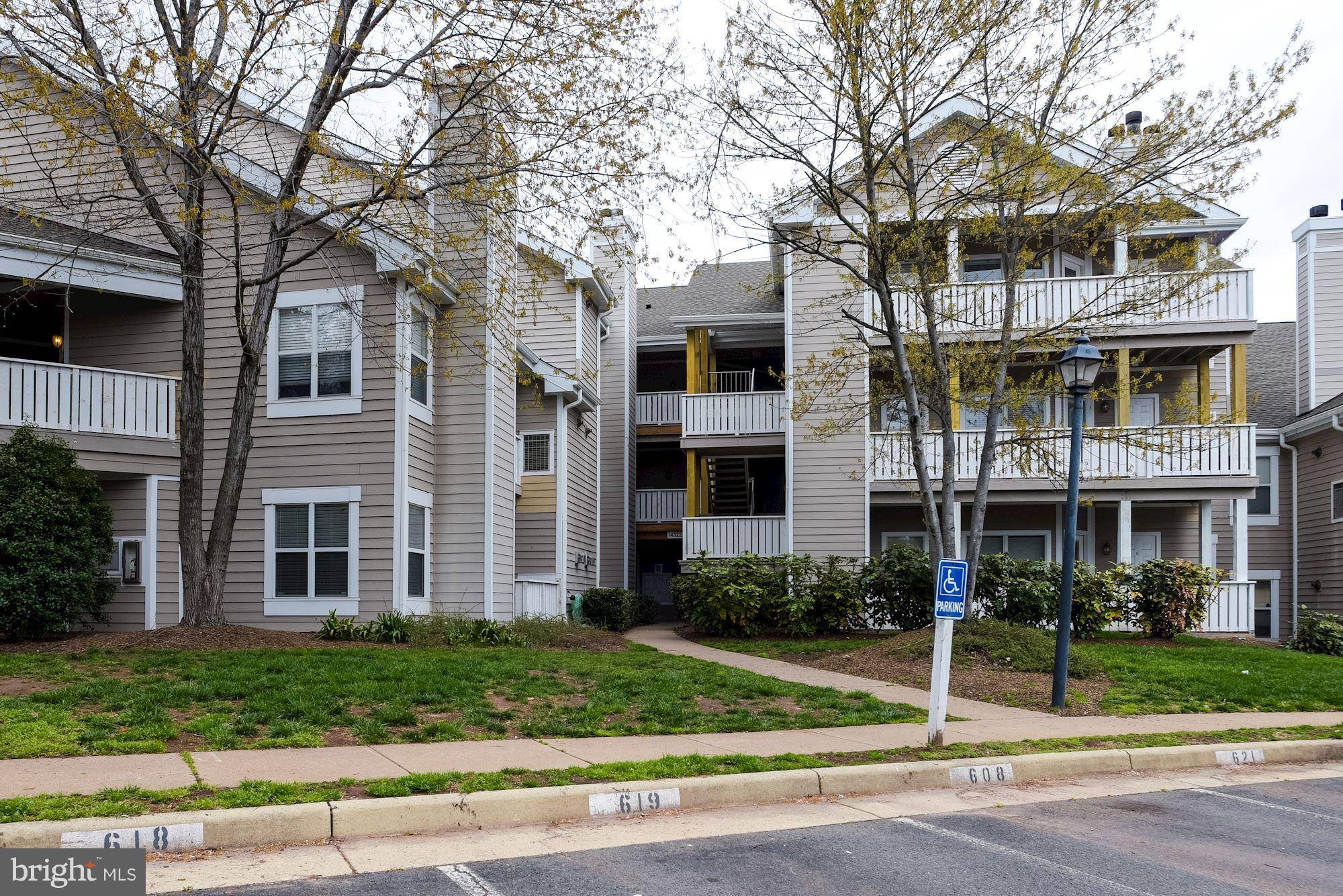 Centreville, VA 20121,14322 CLIMBING ROSE WAY #106