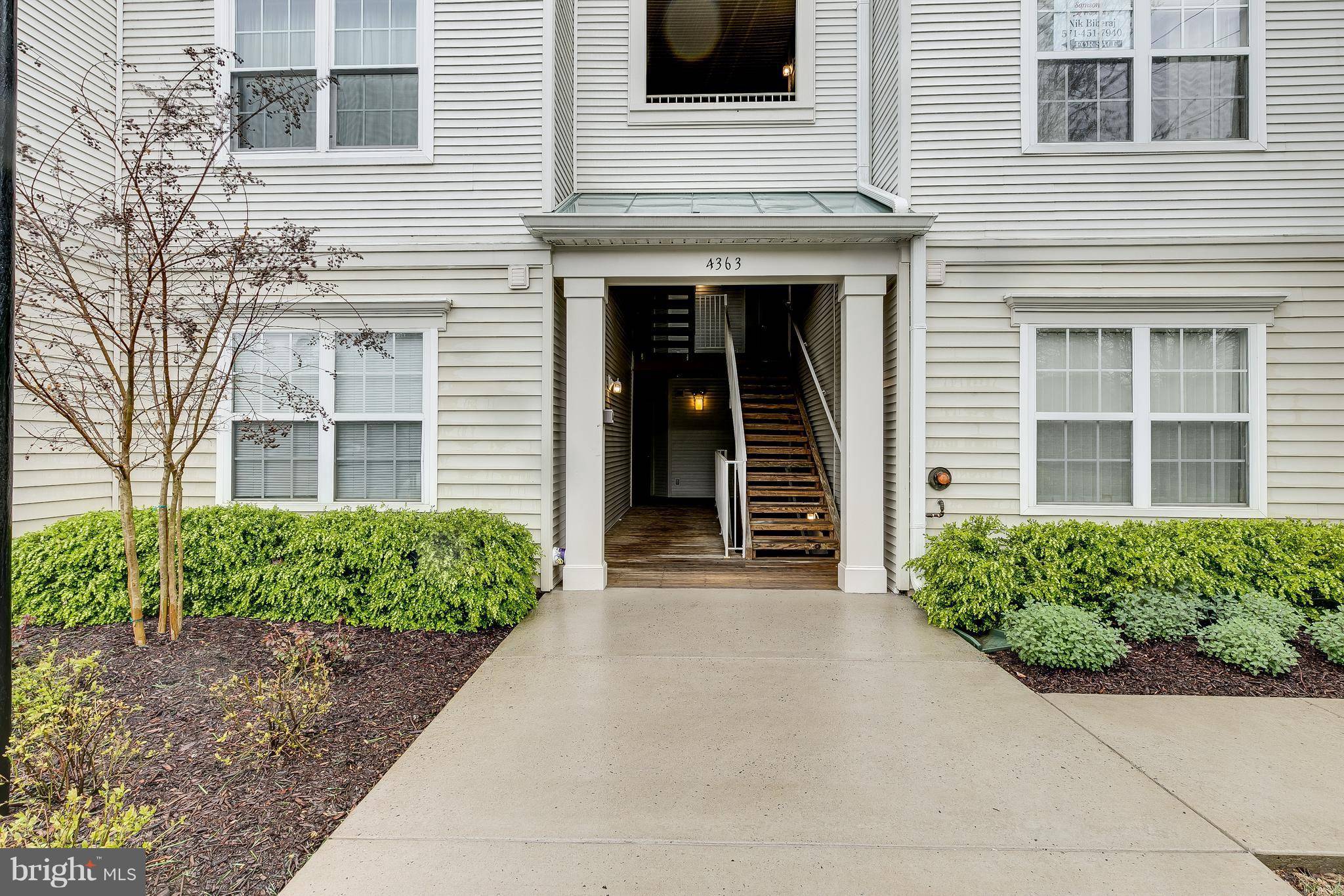 Fairfax, VA 22033,4363 WILSON VALLEY DR #303