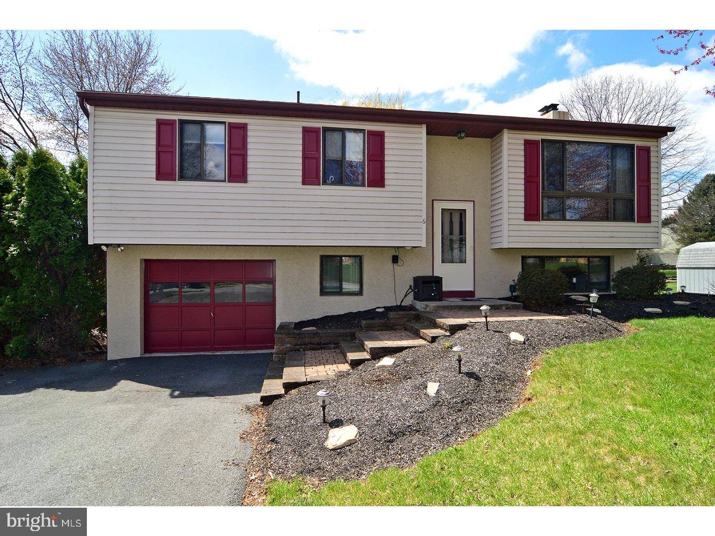 Oley, PA 19547,6 SURREY CT