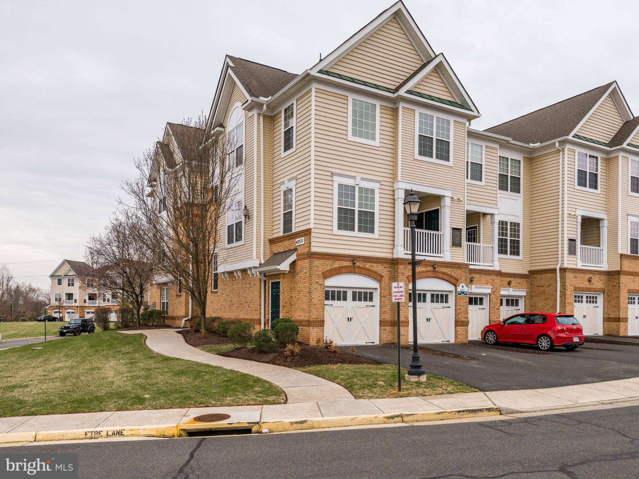 Ashburn, VA 20147,43371 LOCUST DALE TER #101