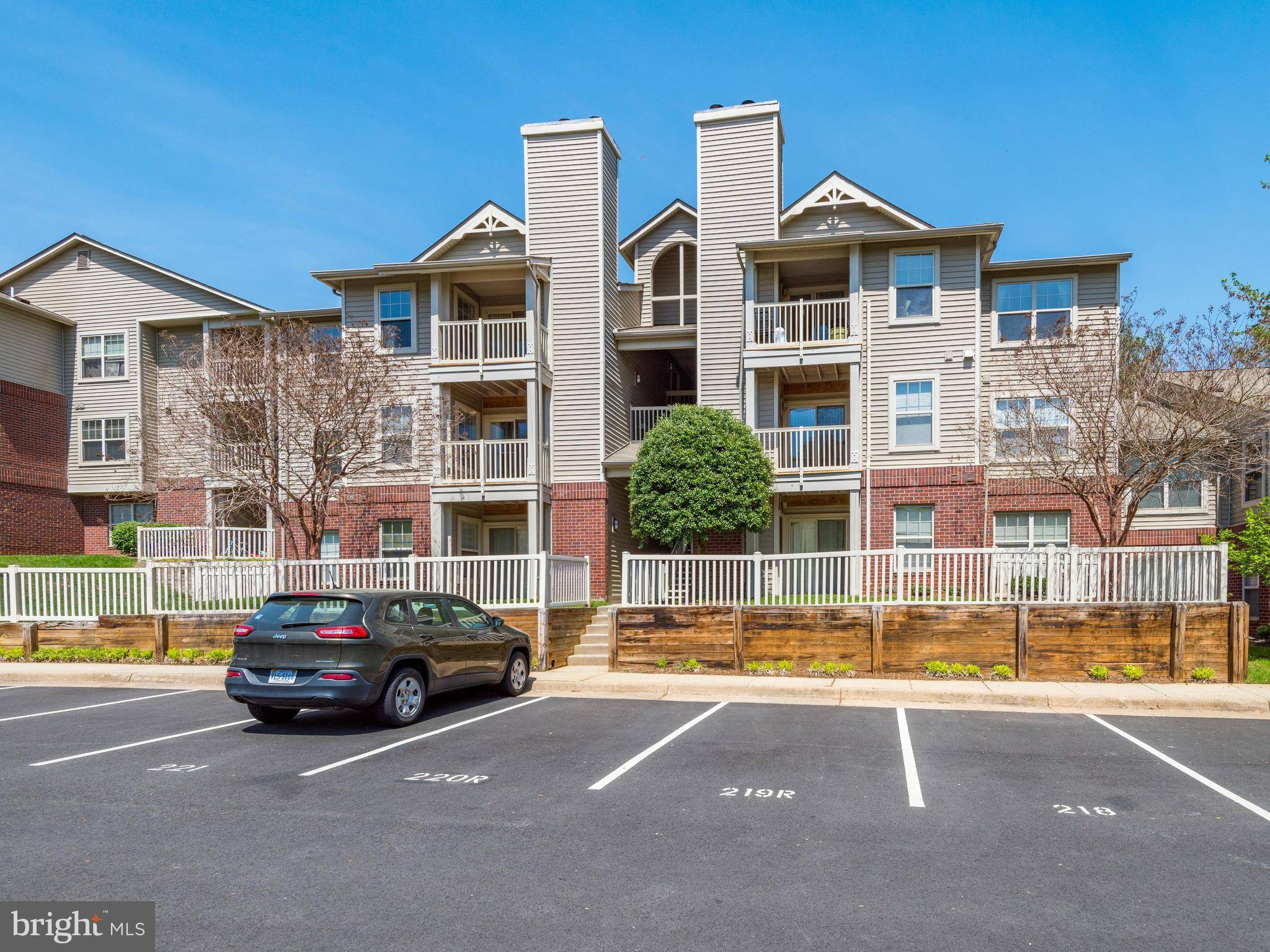 Reston, VA 20190,11653 GAS LIGHT CT #E