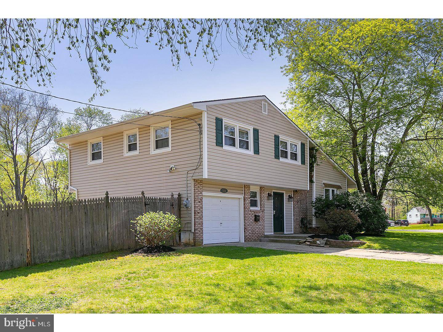 Magnolia, NJ 08049,584 SENECA CT