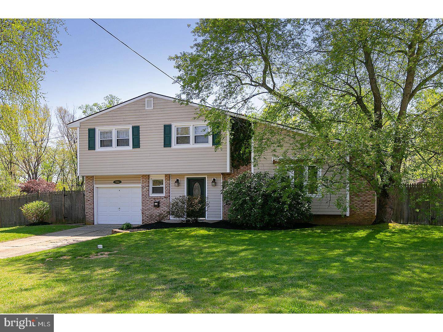 Magnolia, NJ 08049,584 SENECA CT