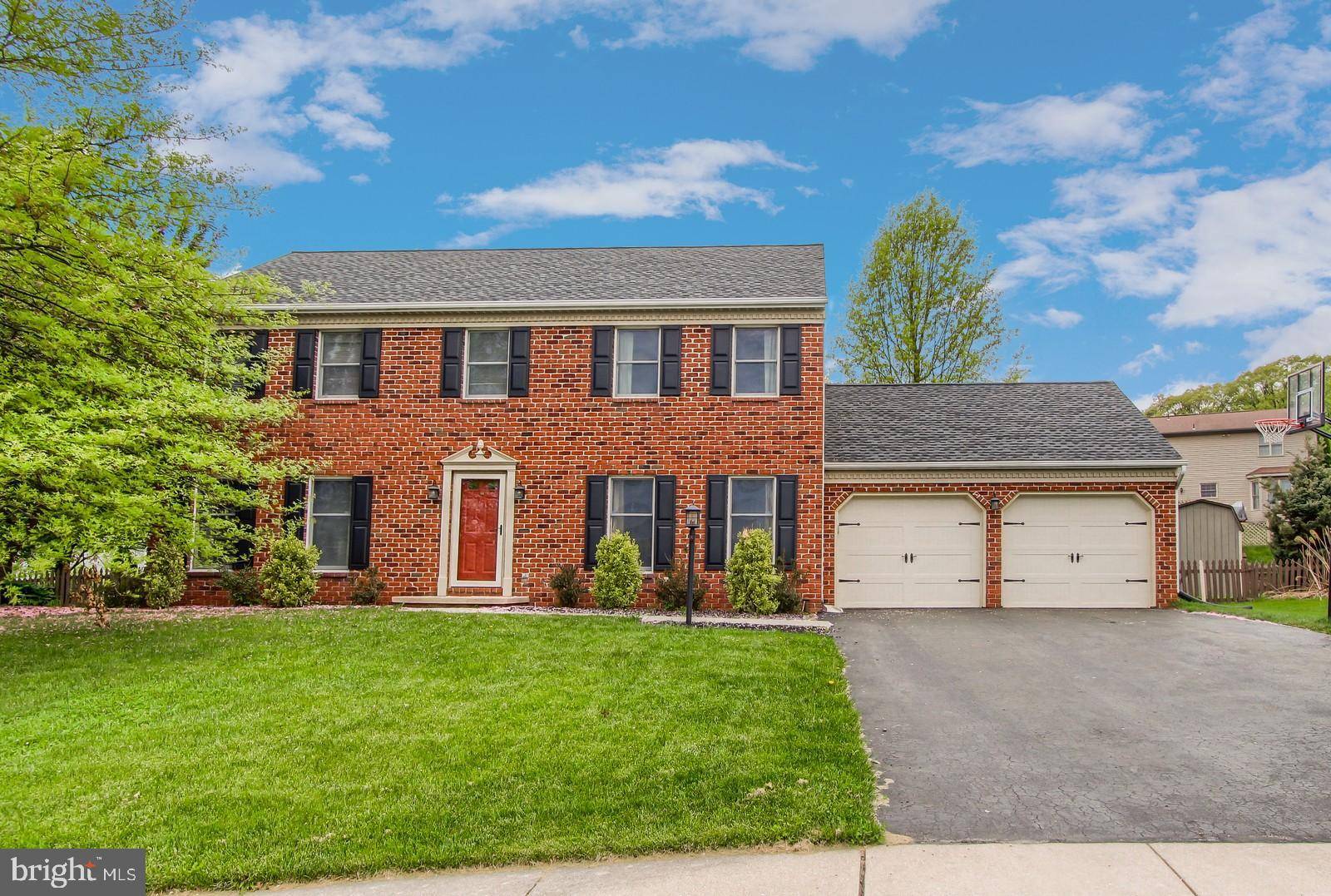 York, PA 17402,425 WHITE ROSE LN