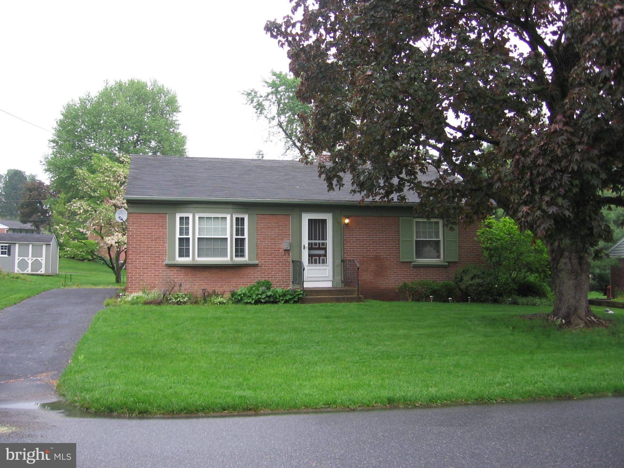 Lancaster, PA 17603,435 REDWOOD DR