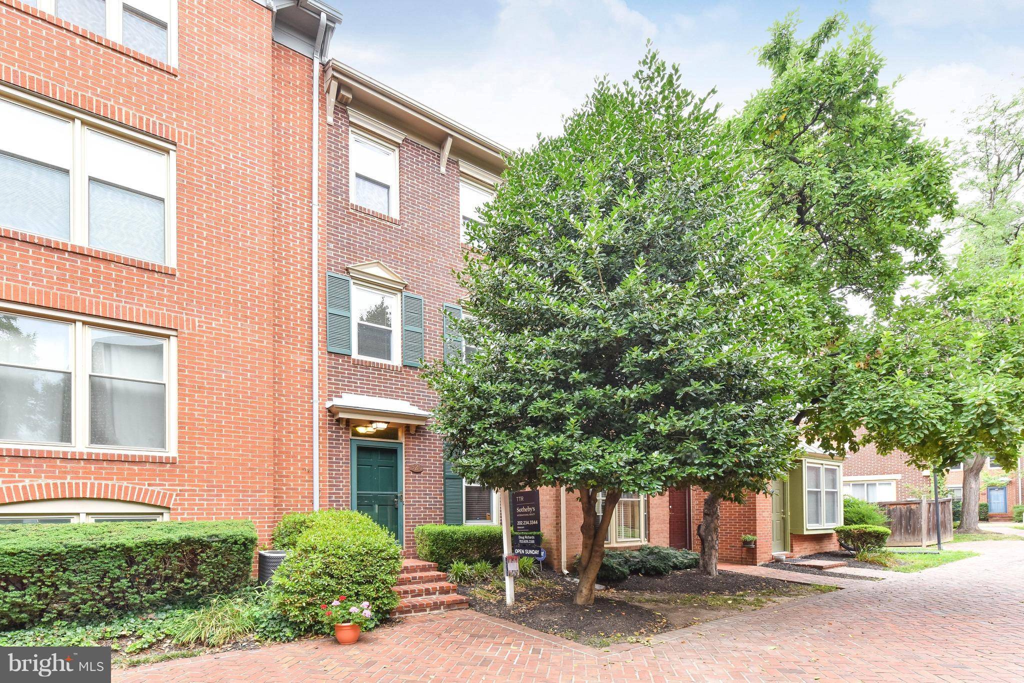 Alexandria, VA 22314,520 COLECROFT CT