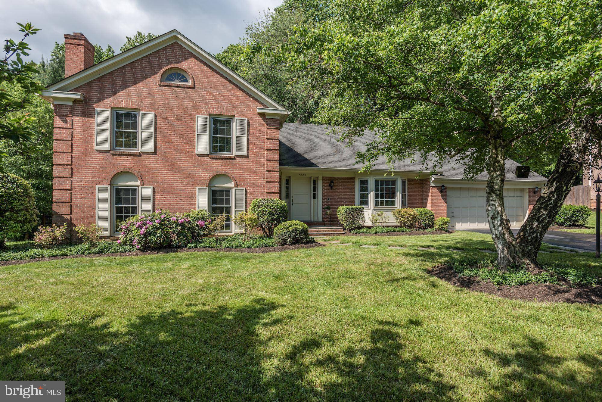 Mclean, VA 22102,1328 TIMBERLY LN