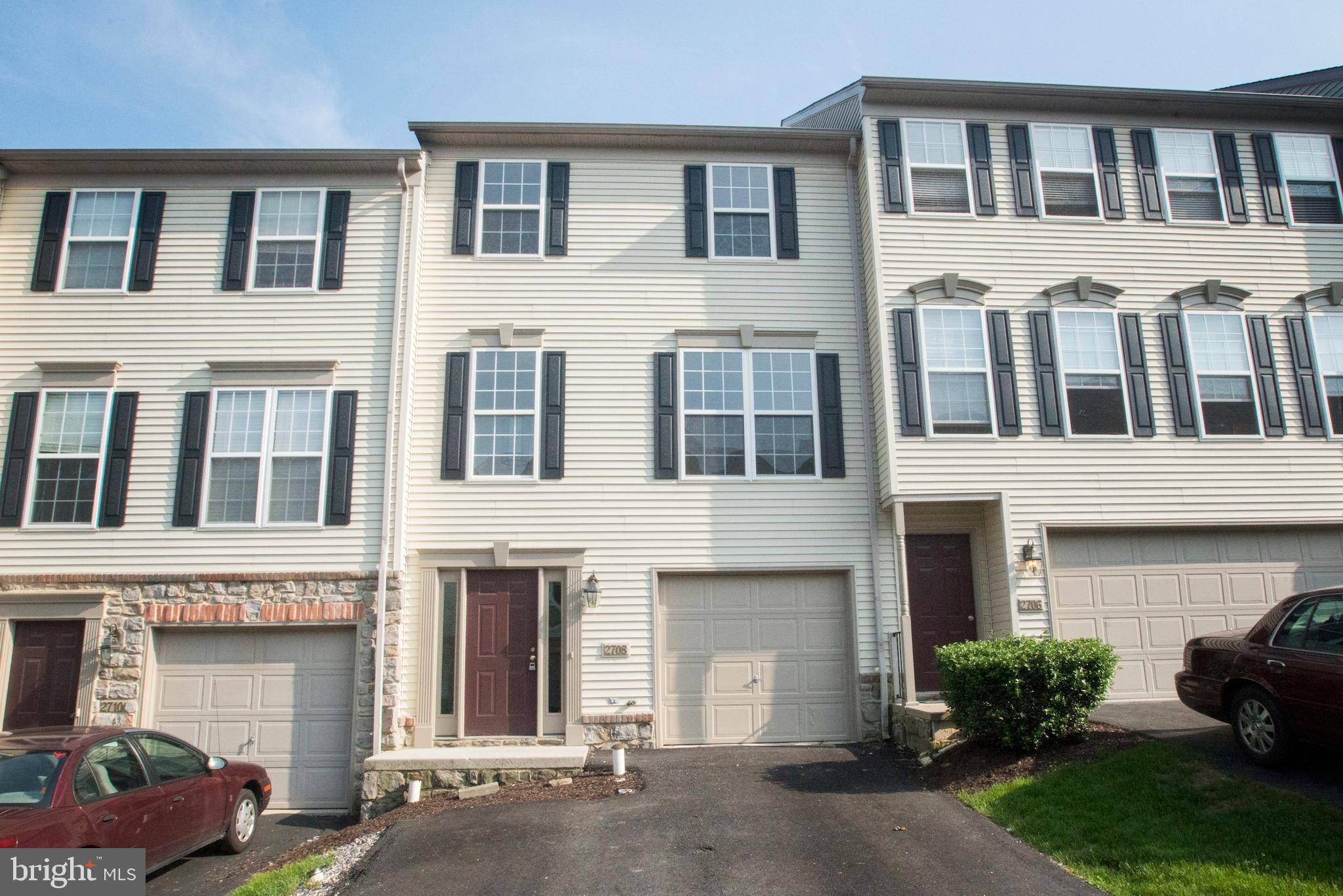 York, PA 17402,2708 HUNT CLUB DR