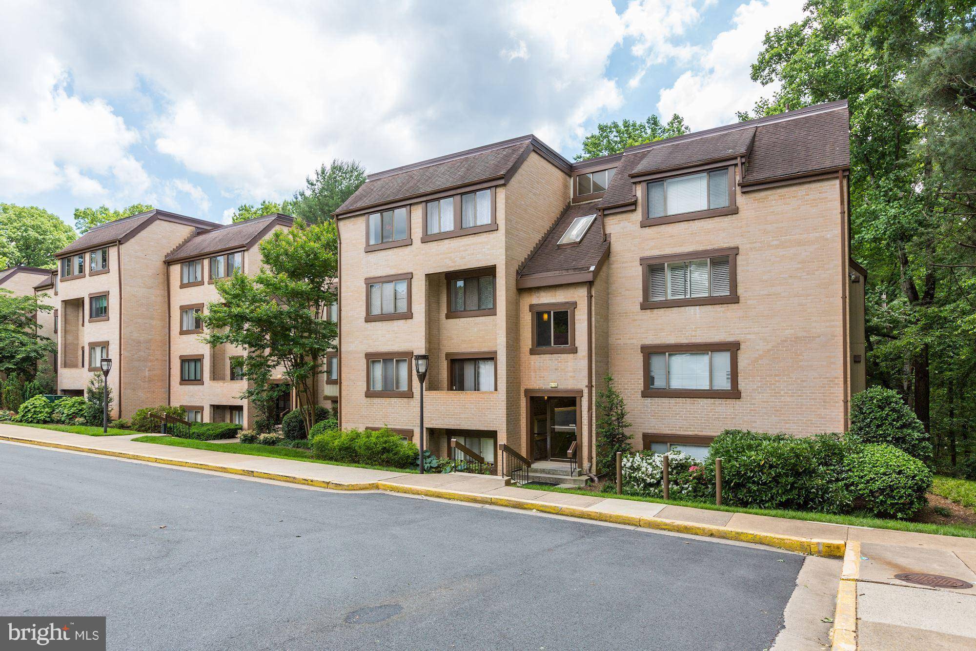 Reston, VA 20190,1675 PARKCREST CIR #400