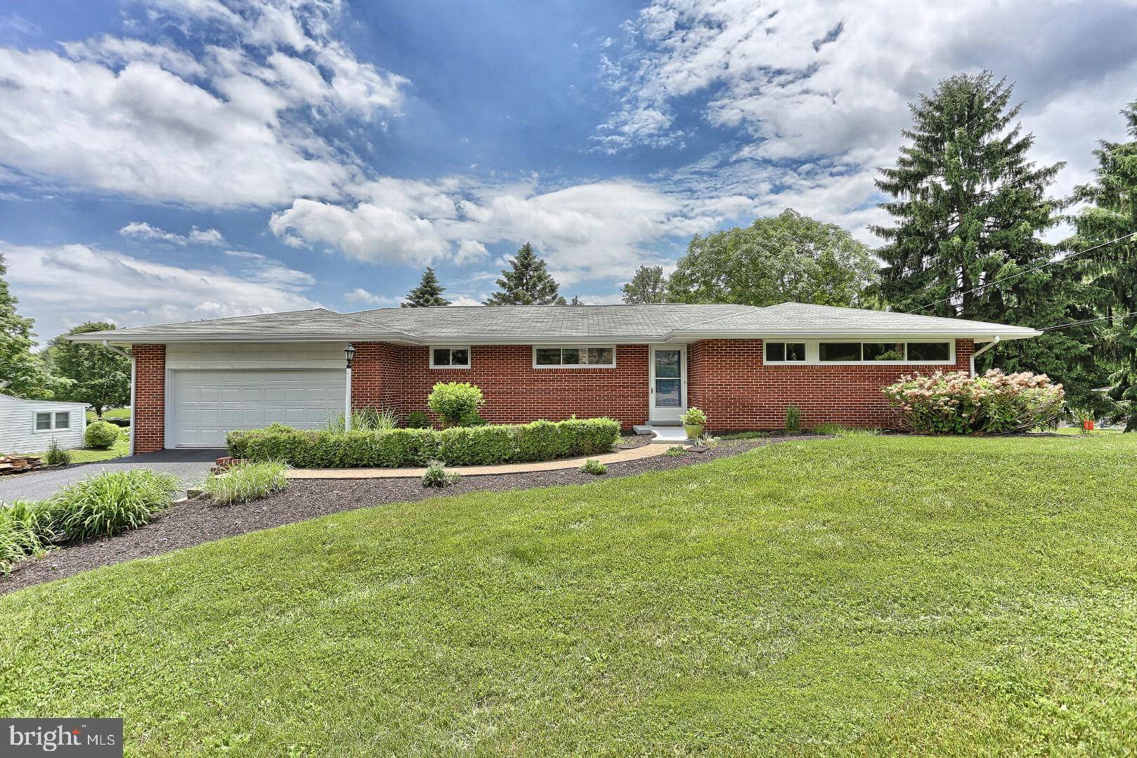 Harrisburg, PA 17112,7695 MANOR DR