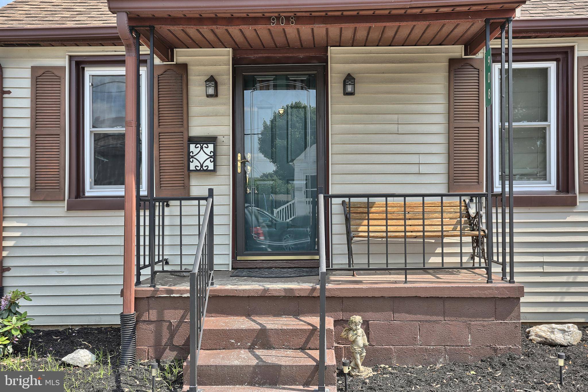 Palmyra, PA 17078,908 W CHERRY ST