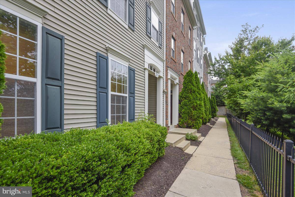 Gaithersburg, MD 20878,71 SWANTON MEWS #200