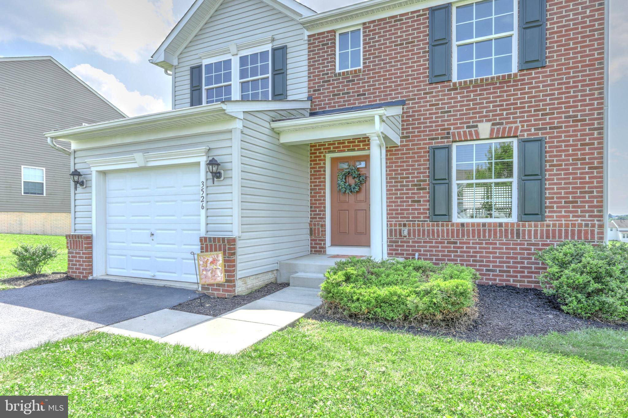 Spring Grove, PA 17362,3526 HARDWOOD TER