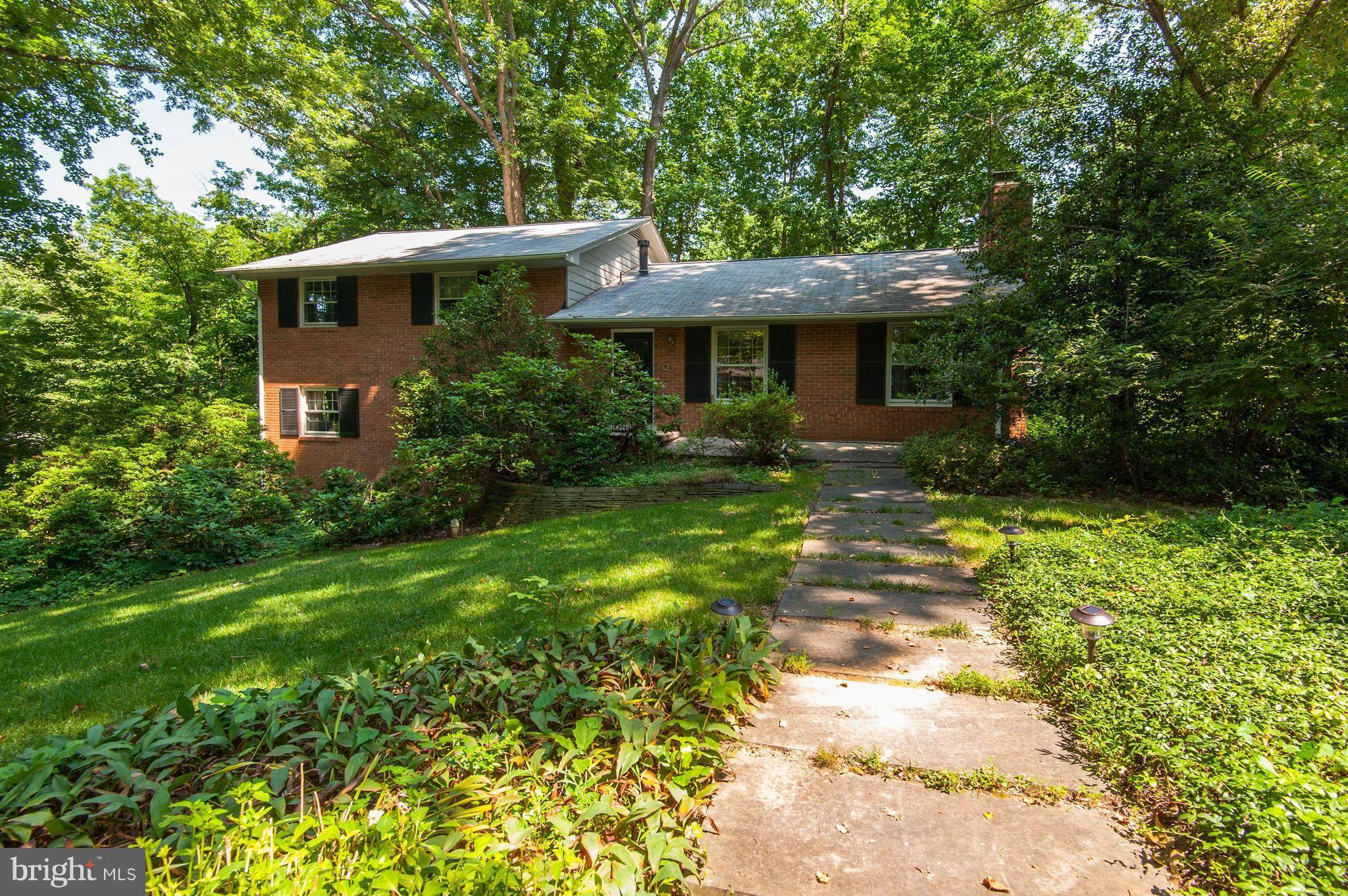 Mclean, VA 22101,6104 WOODLAND TER