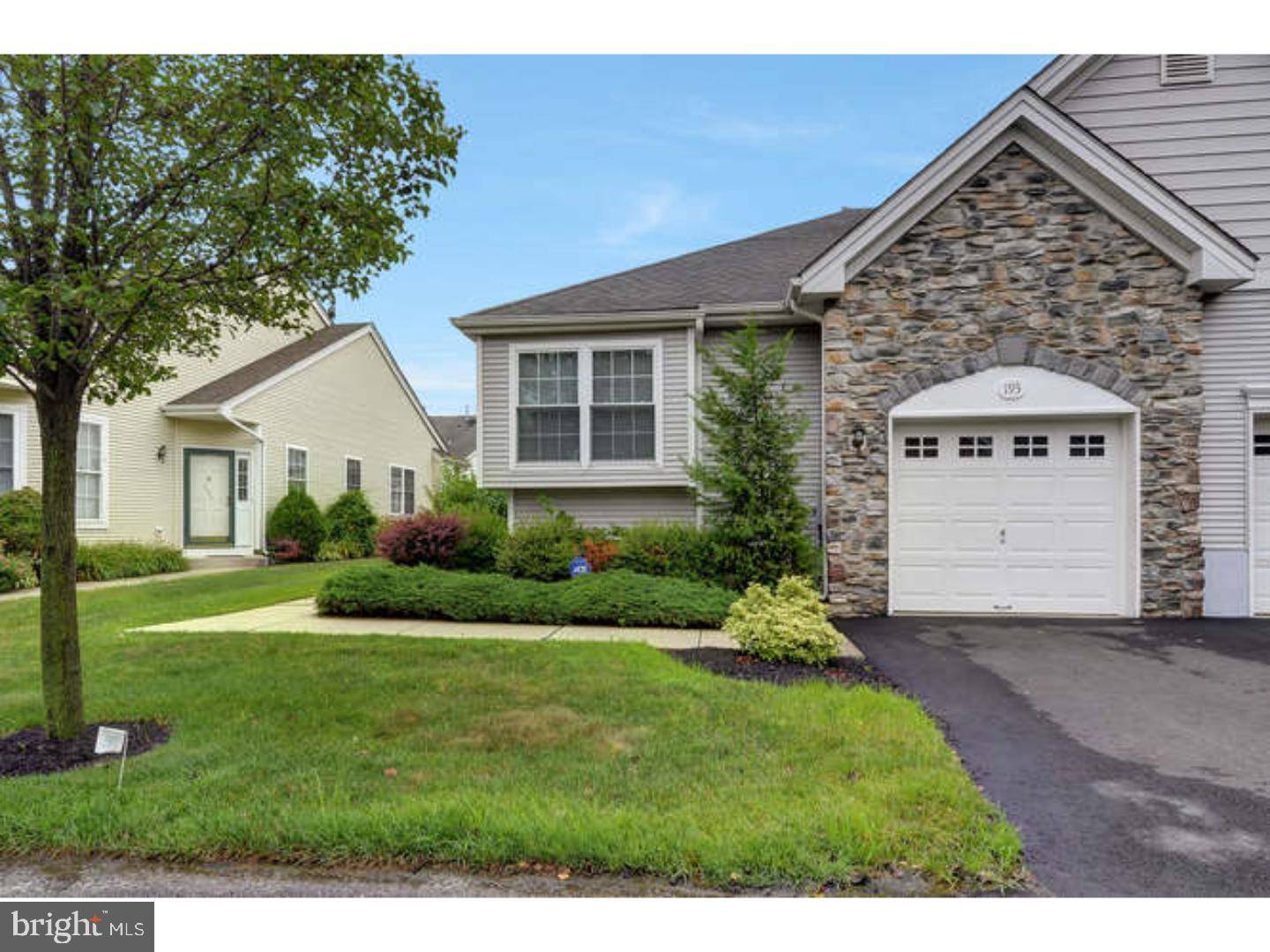 Hamilton Twp, NJ 08690,195 MEADOWLARK DR