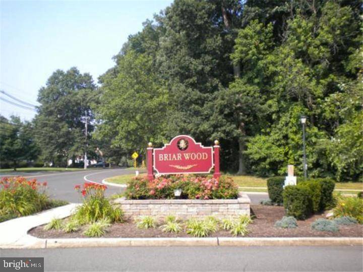 Hamilton Square, NJ 08690,24 PINEDALE CT